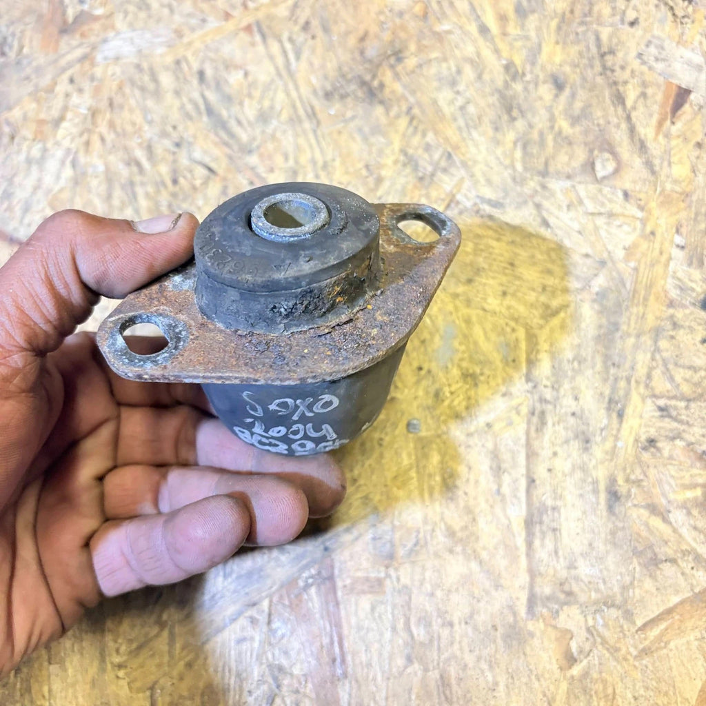 CITROEN SAXO 2004 GEARBOX ENGINE MOUNT FRONT LEFT 96230491