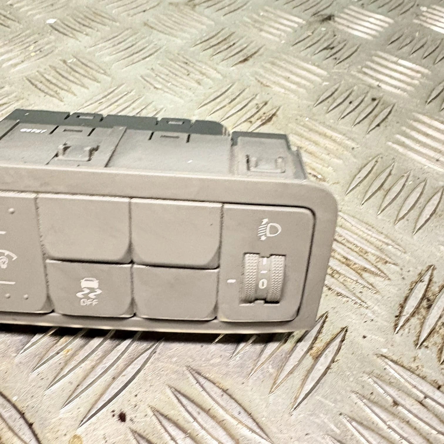 2014 KIA SOUL CRDI MK2 5DR 1.6 TRACTION CONTROL SWITCH 96790-B2610