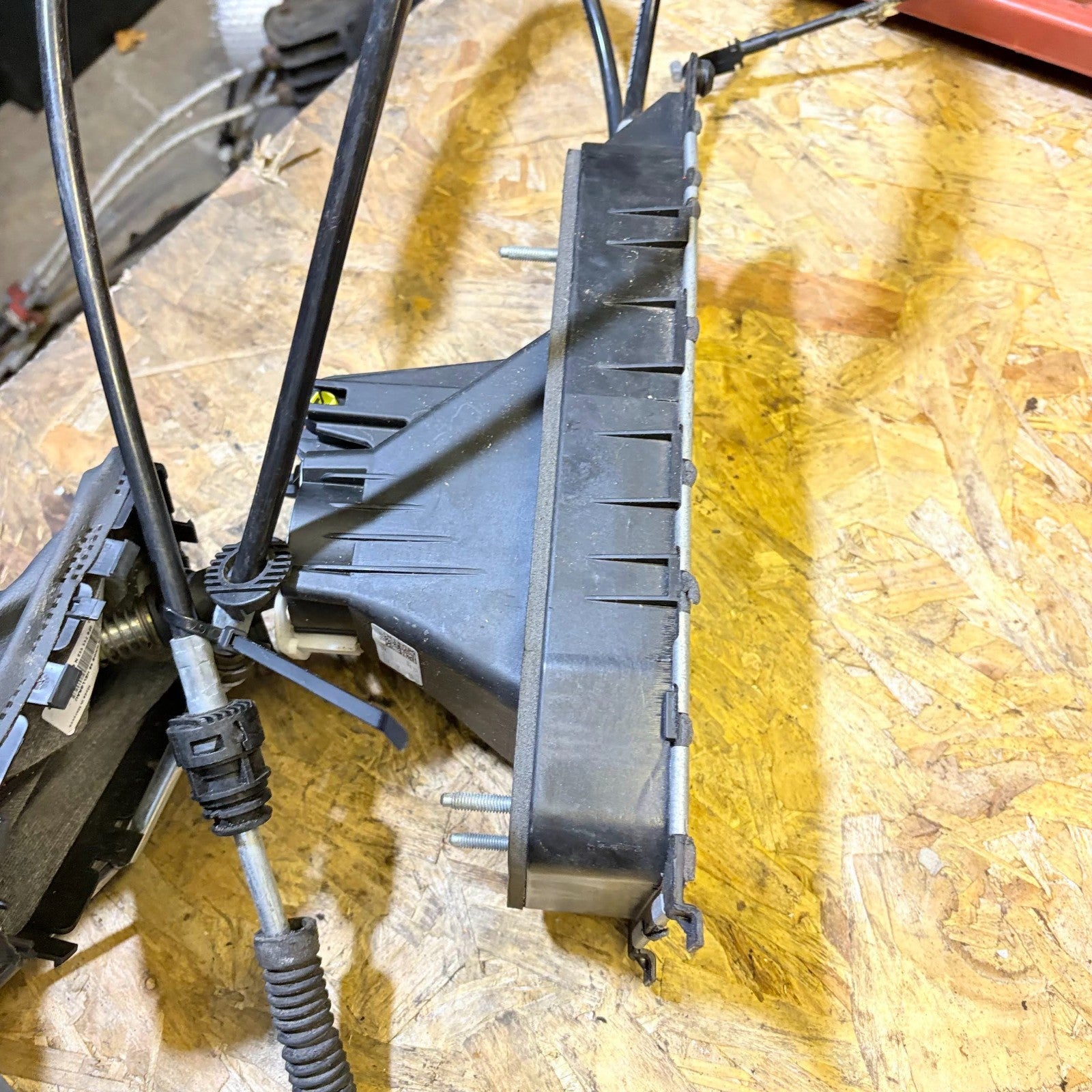 2018 SEAT ARONA GEAR SHIFTER SELECTOR WITH CABLES 2Q0711049K