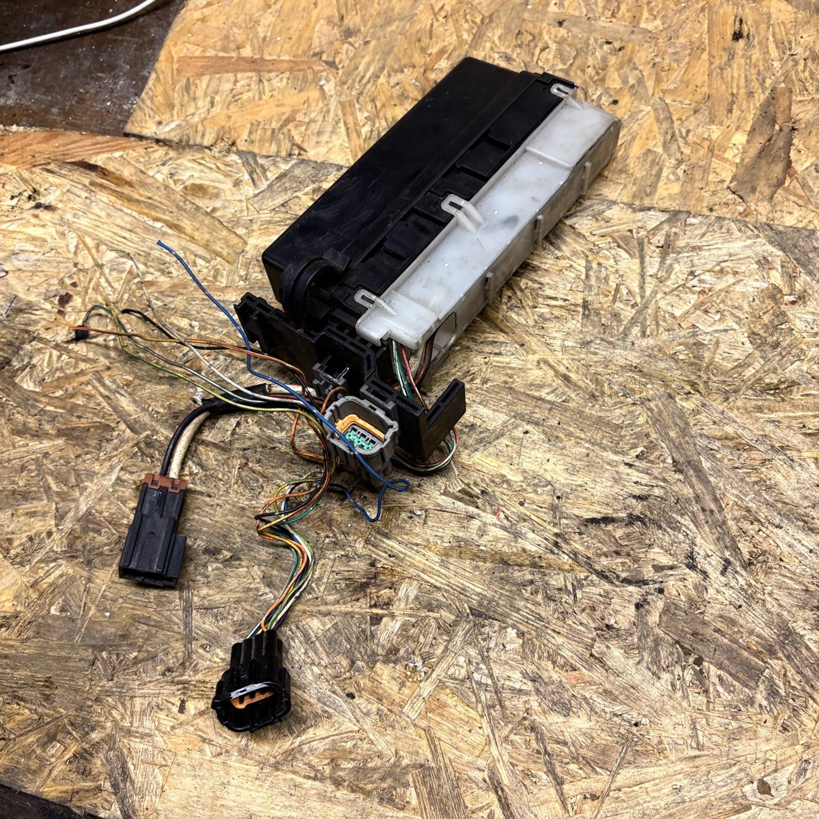 Nissan Micra K11 1998-2002 Fuse Relay Box 25230-9F920 Under Bonnet