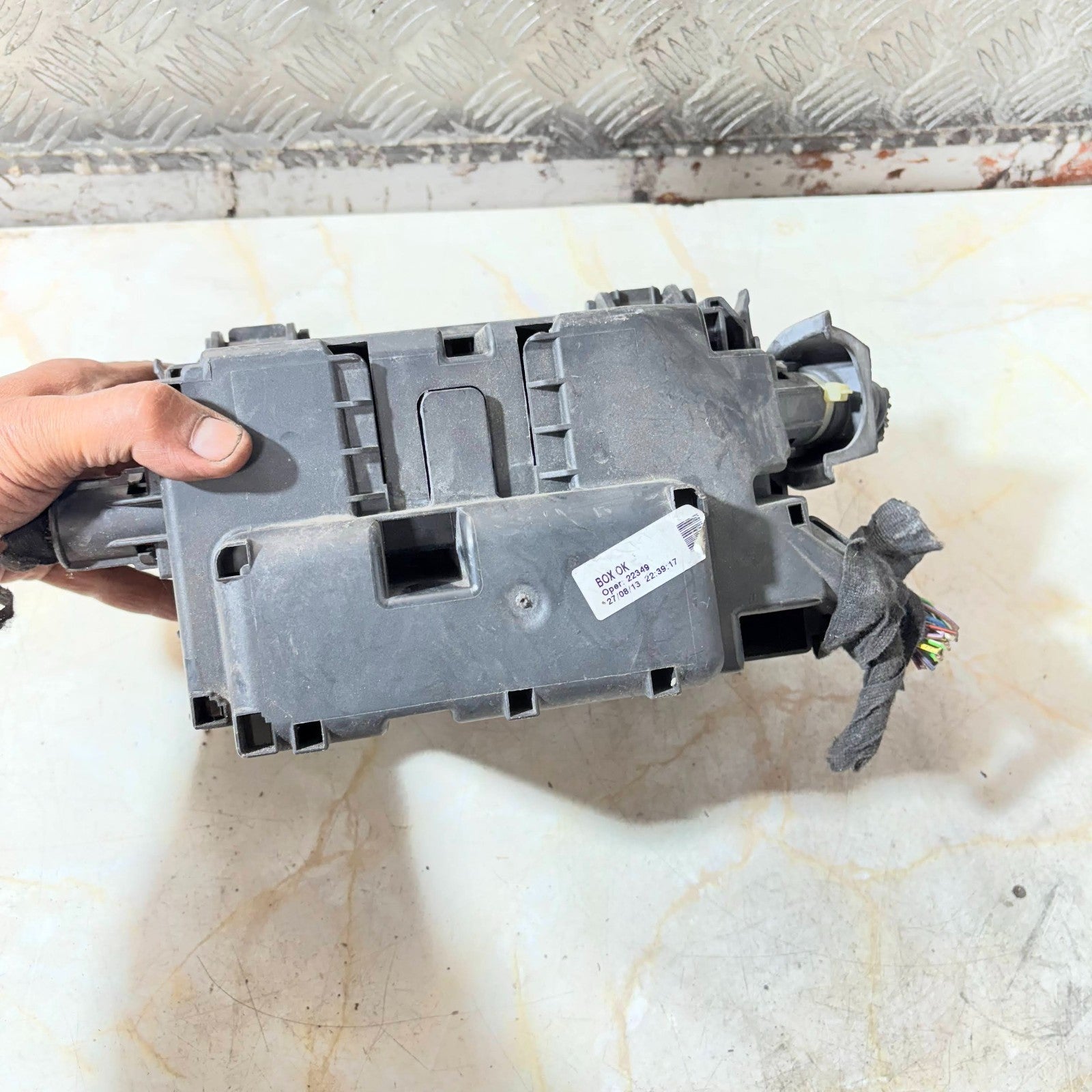 VAUXHALL CORSA D MK3 06-14 1.2 FUSE BOX