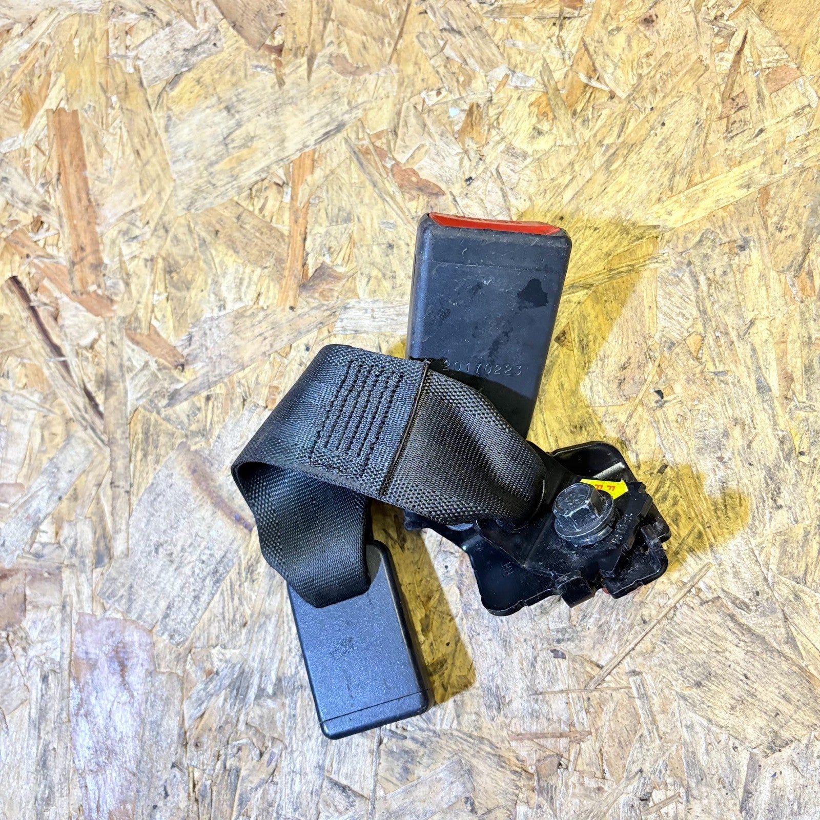 2014-2017 HYUNDAI i40 PASSENGER REAR LEFT SIDE SEAT BELT BUCKLE