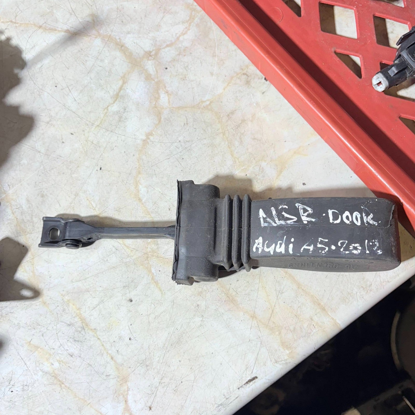 08-15 AUDI A5 8T PASSENGER REAR LEFT DOOR CHECK STRAP