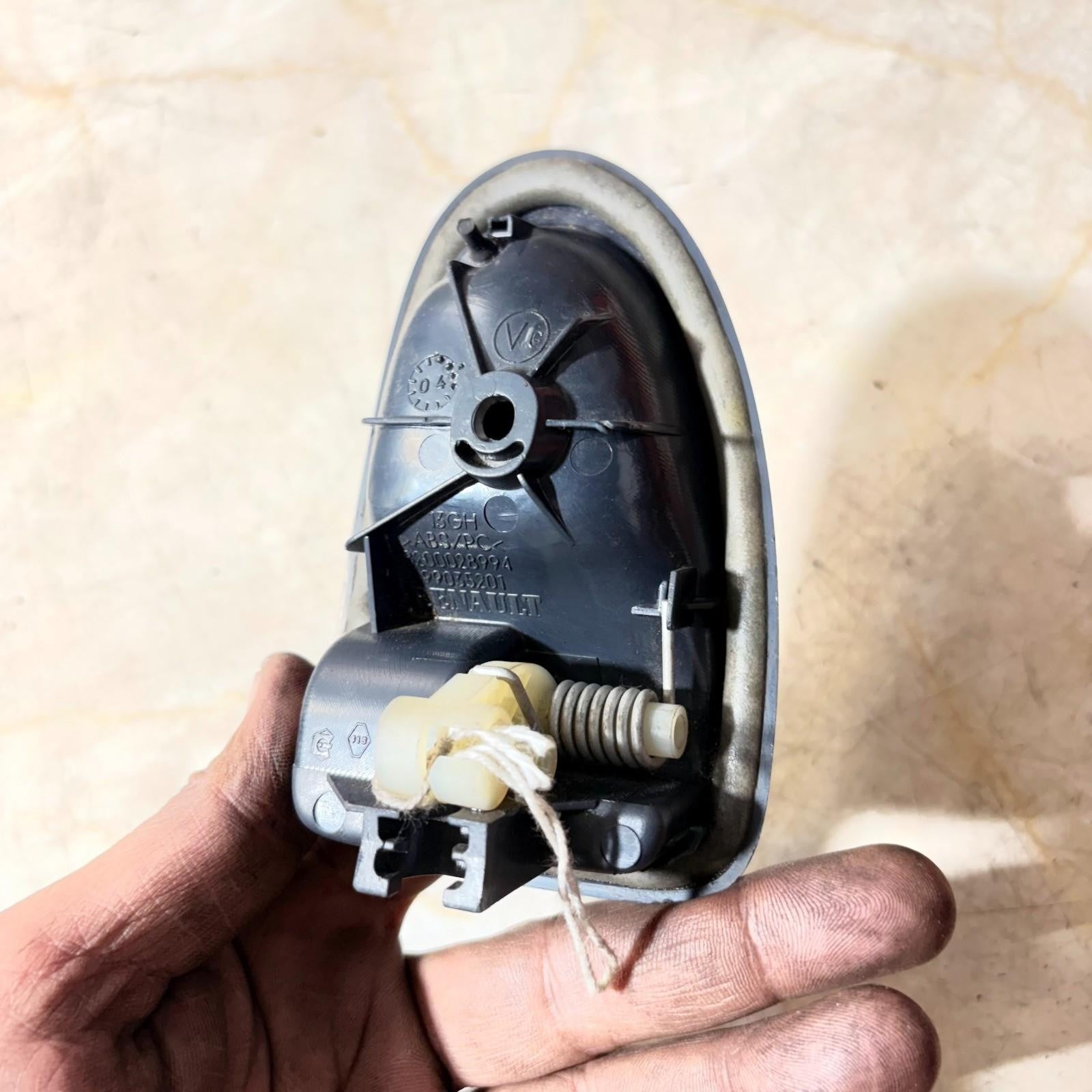 RENAULT CLIO MK2 FRONT LEFT INTERIOR DOOR HANDLE N/S PASSENGER SIDE 8200028994