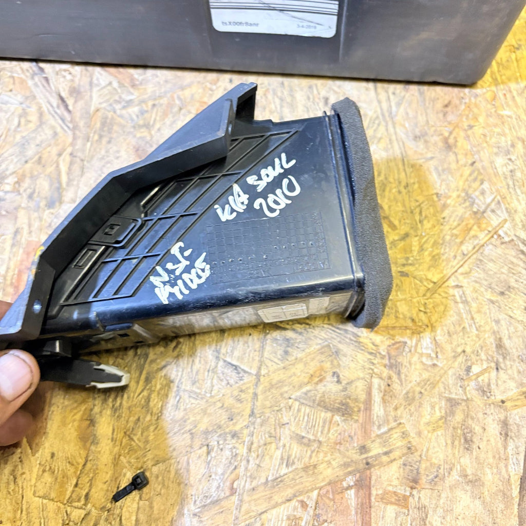 KIA SOUL FRONT CENTRE MIDDLE DASH HEATER AIR VENT LEFT SIDE 97450-2K000 2008-14