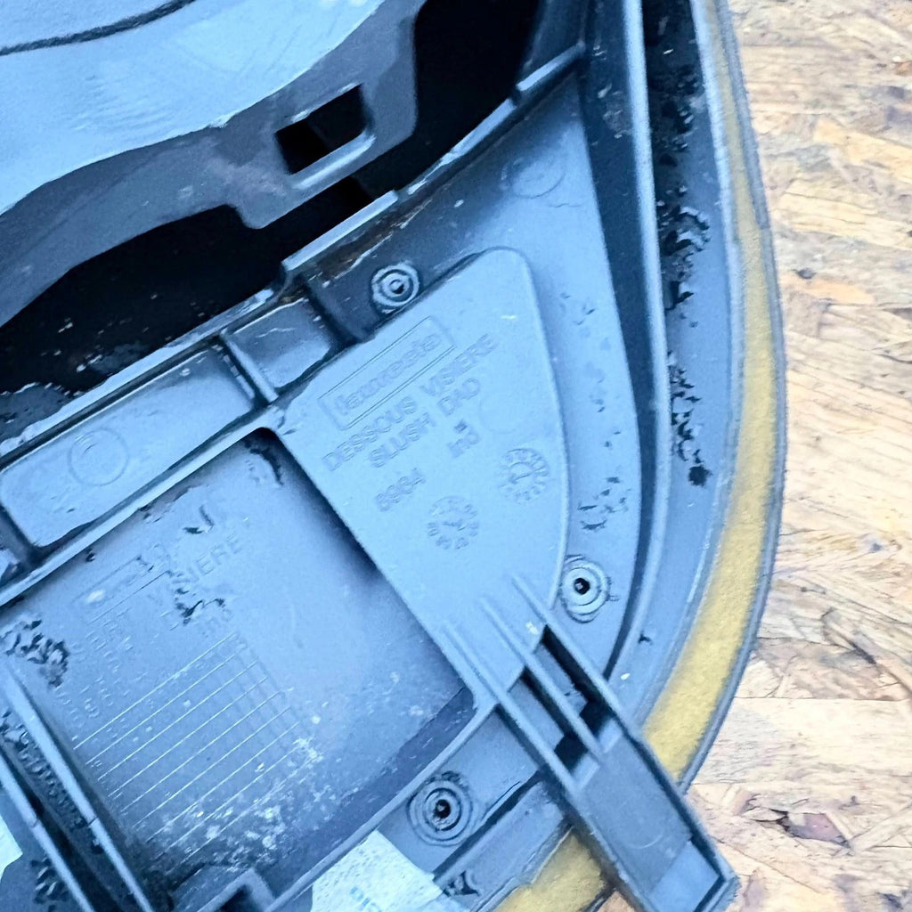 RENAULT MEGANE II 05-08 INSTRUMENT CLUSTER SPEEDOMETER SURROUND 8200409871