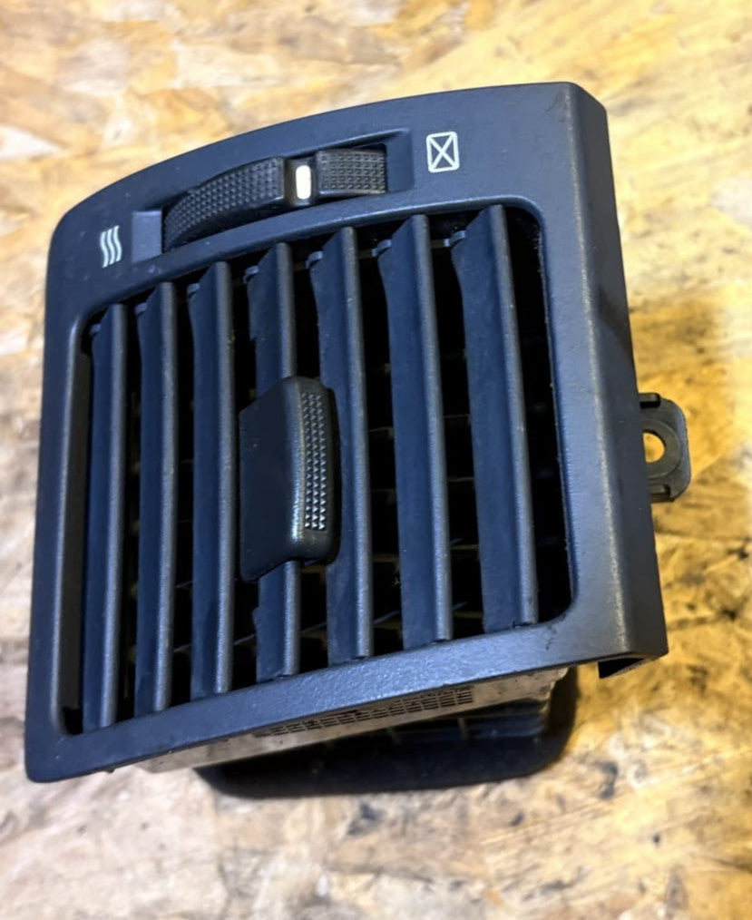 KIA SORENTO DRIVER FRONT DASH AIR VENT 97490-3E000