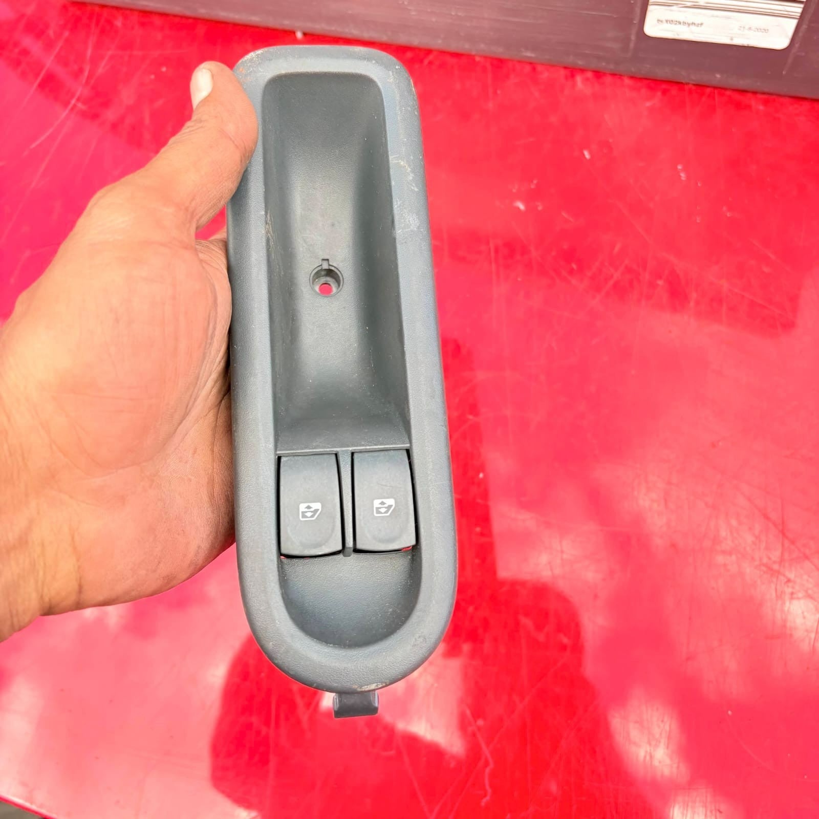 RENAULT CLIO MK3 2011 & TWINGO DRIVERS SIDE FRONT ELECTRIC WINDOW SWITCH OSF