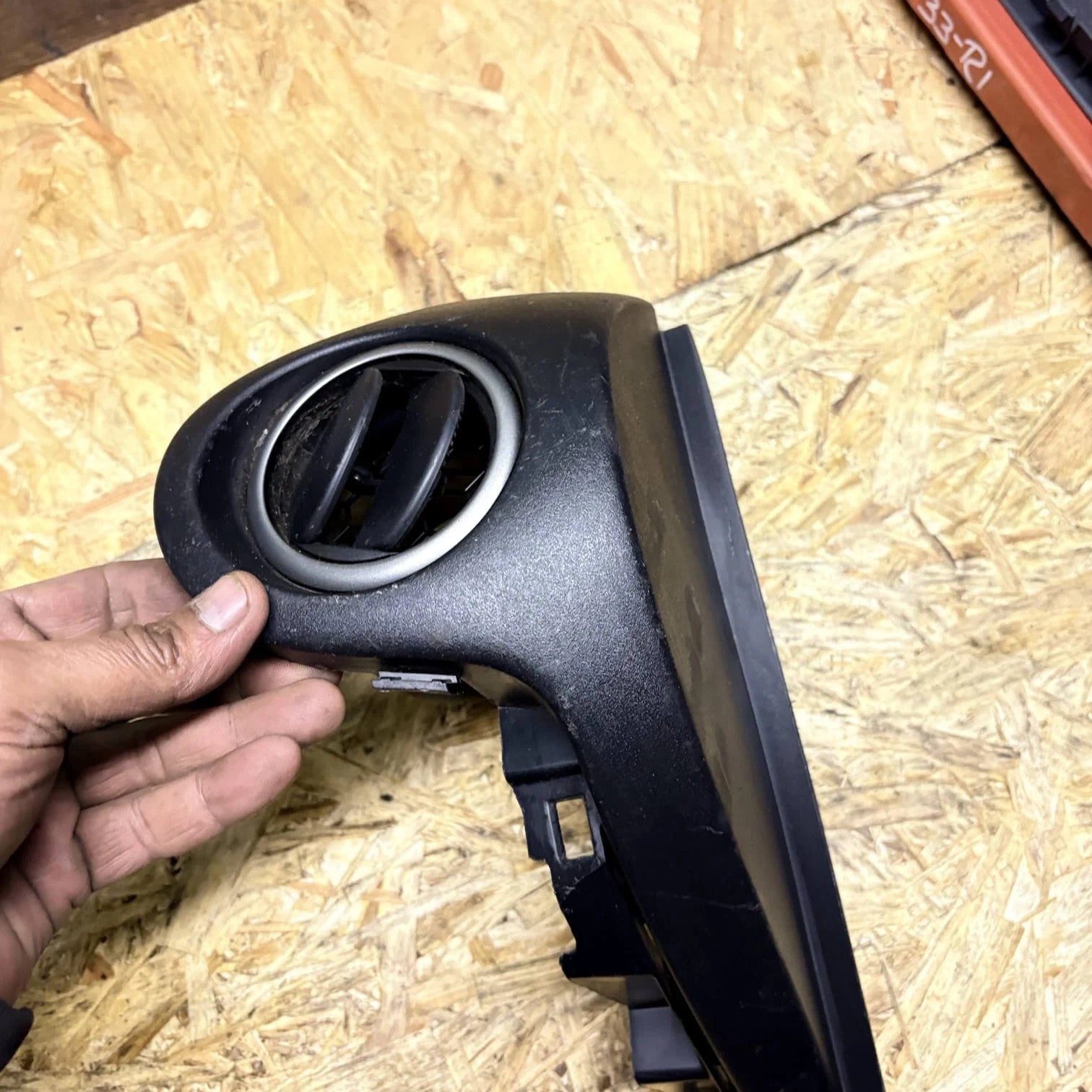 MAZDA 2 DEMIO DE 2007-2014 DASH END TRIM SIDE AIR VENT DRIVER RH D651-64-950