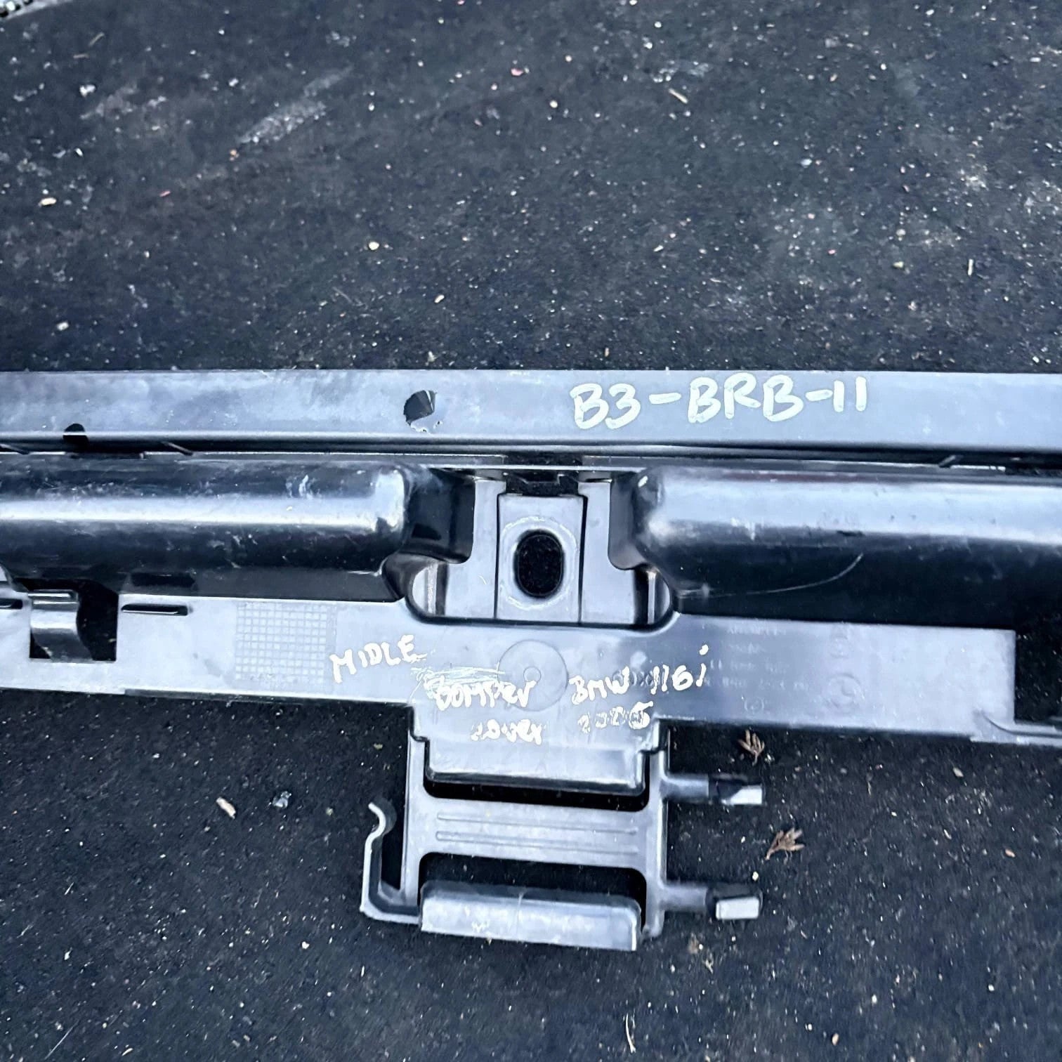 BMW 1 SERIES E87 E81 REAR BUMPER MOUNT BRACKET HOLDER 7058521 2005