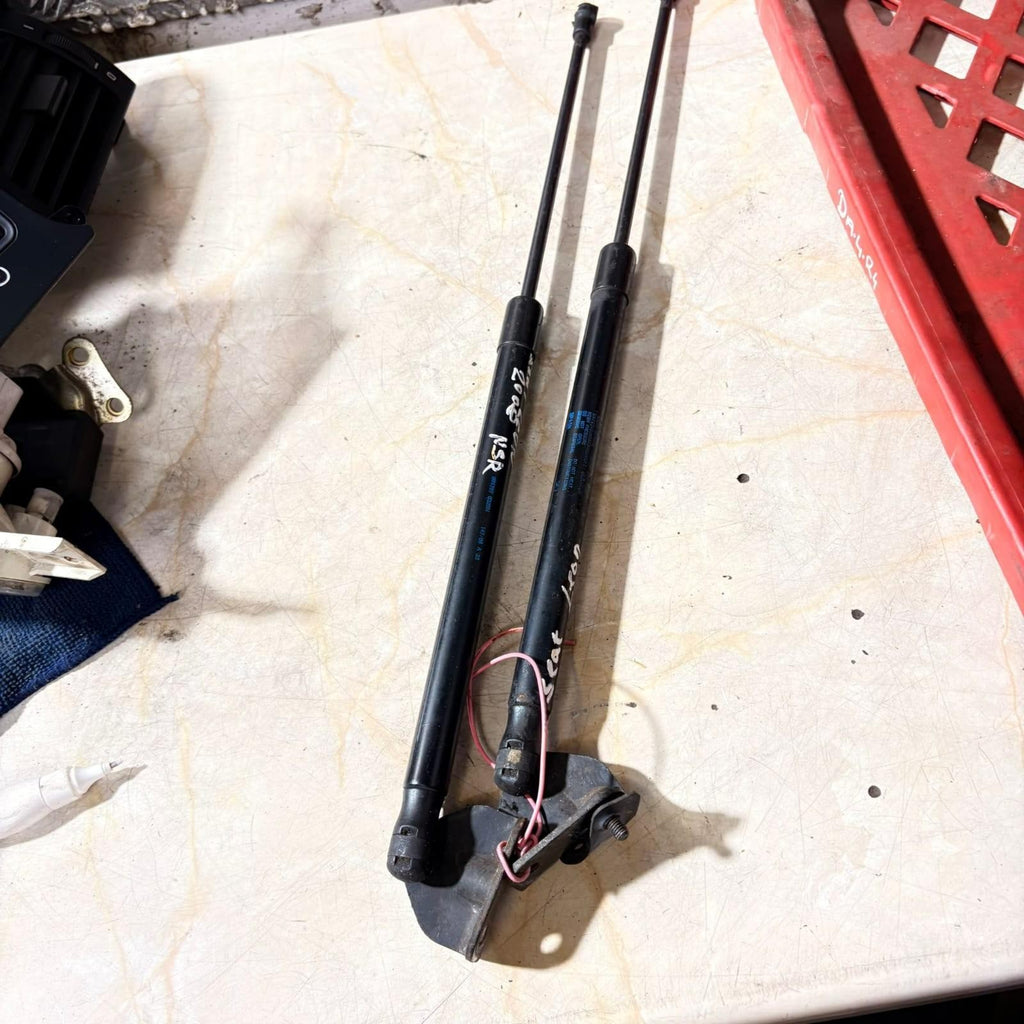 SEATLEONTAILGATEBOOTSTRUTSGASPAIR DRIVERREAR PASSENGER REAR1PO827550 2008NSR,OSR