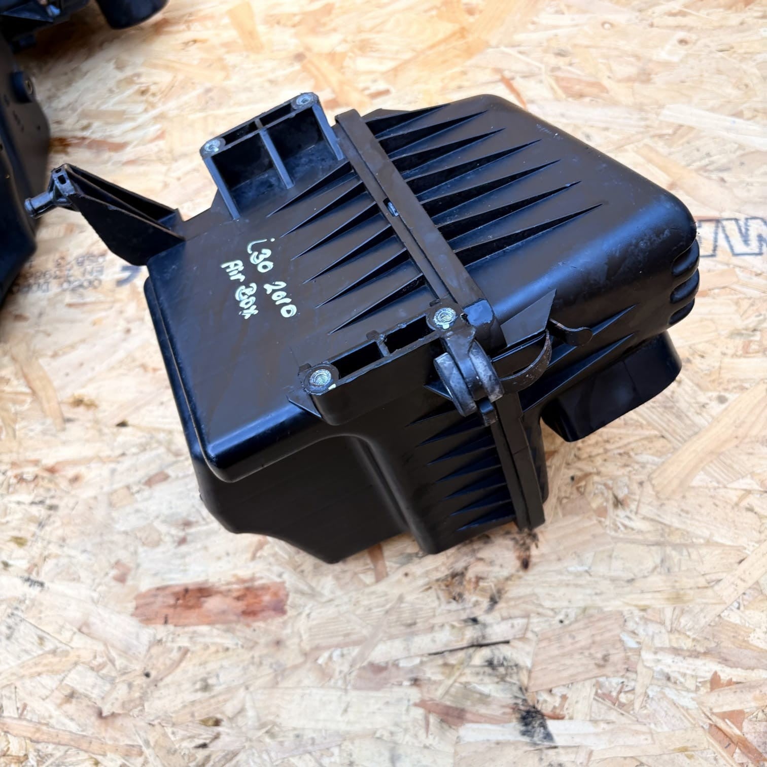 2010 HYUNDAI I30 1.6 DIESEL AIR FILTER HOUSING BOX 281002H200