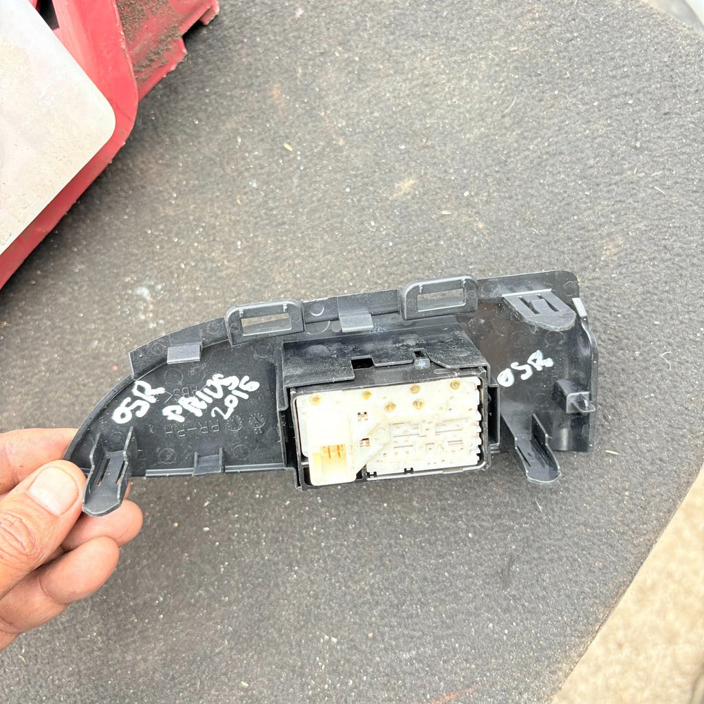 2009-2015 TOYOTA PRIUS 1.8 HYBRID DRIVER SIDE RIGHT REAR WINDOW CONTROL SWITCH