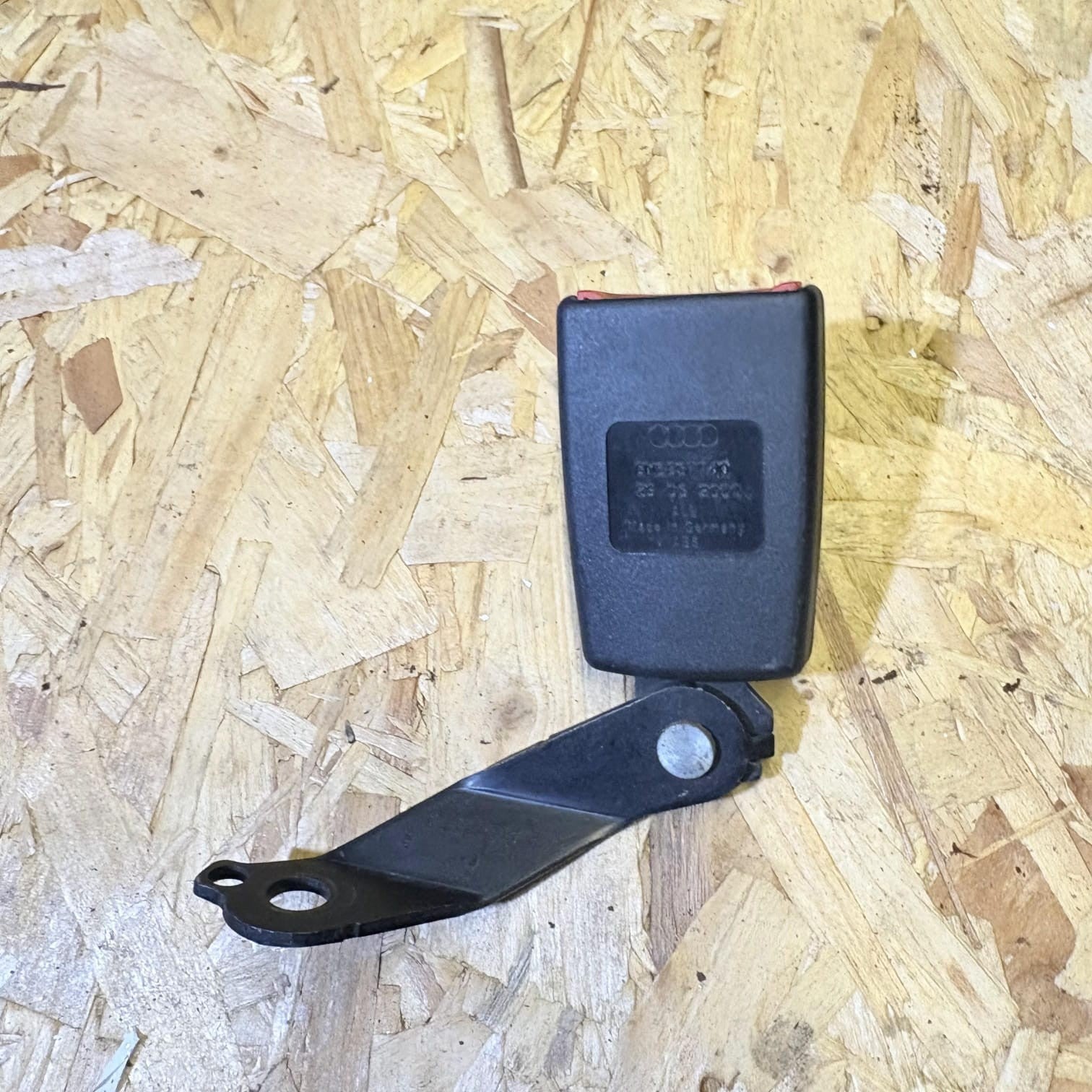Audi TT Mark 1-Driver Rear Seatbelt Latch 8N8857740 2000