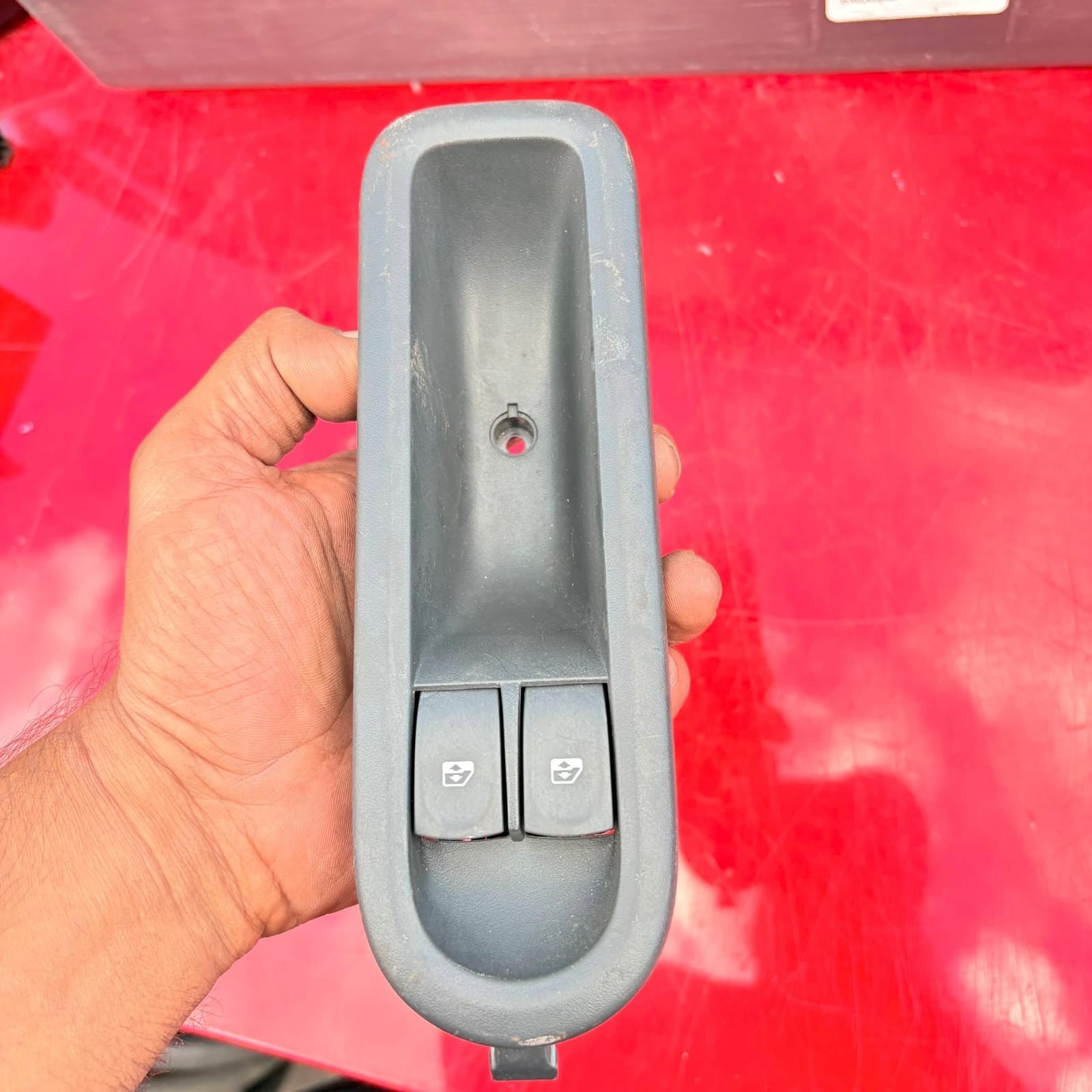 RENAULT CLIO MK3 2011 & TWINGO DRIVERS SIDE FRONT ELECTRIC WINDOW SWITCH OSF