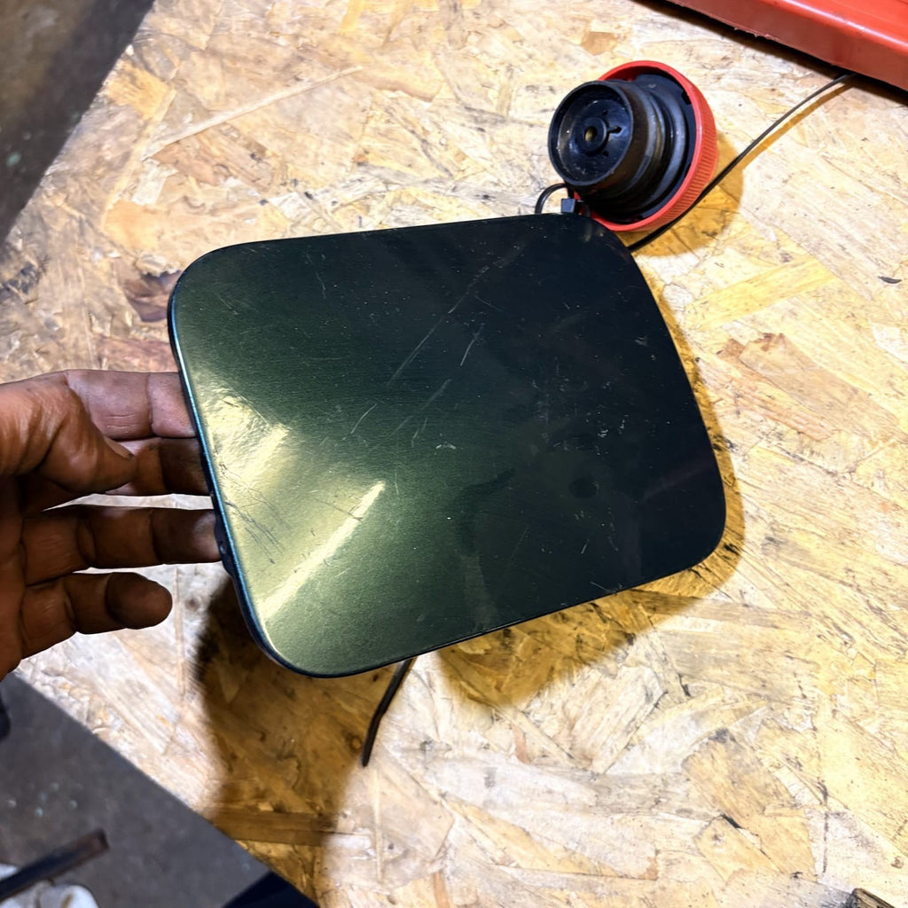 Nissan Almera Tino V10 2.2 dCi 2000-2006 Fuel Filler Flap Diesel Cap UK829781-54