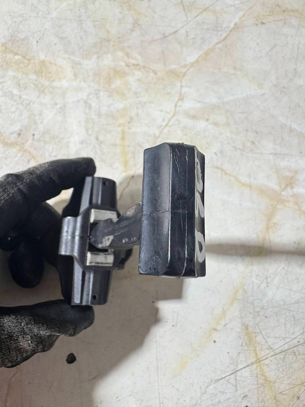 FORD FIESTA MK7 2015 OFFSIDE RIGHT OSR FRONT DOOR CHECK STRAP