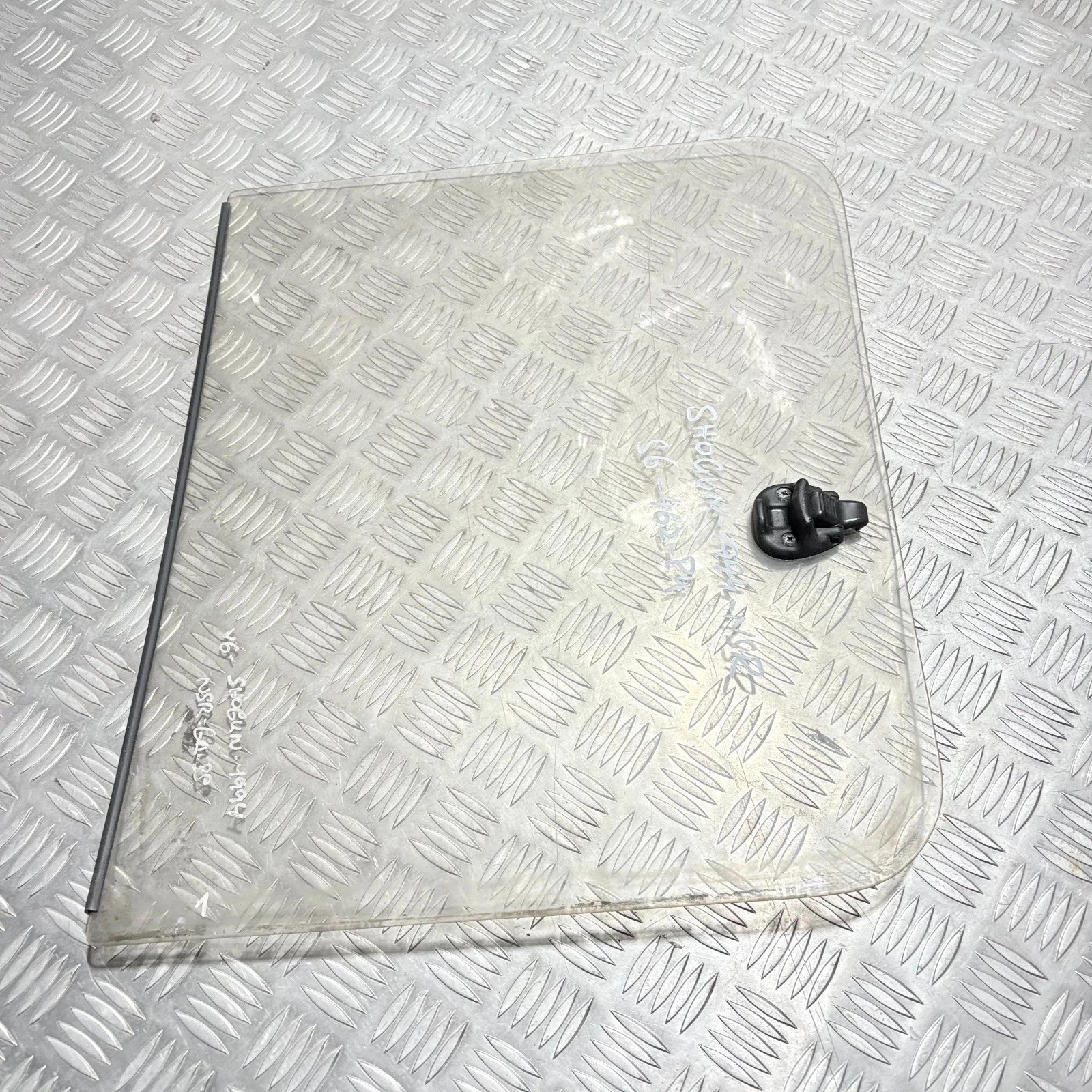 Mitsubishi Shogun 91-99 Passenger Rear Left Side Door Glass Window