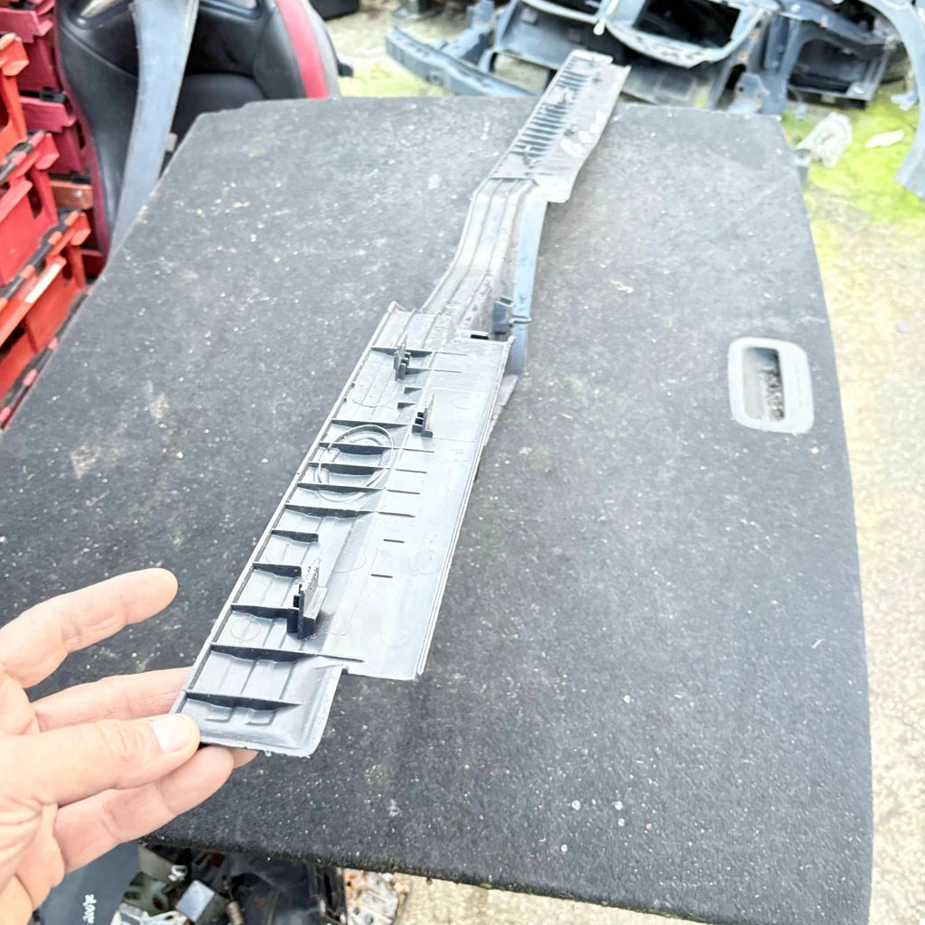 LAND ROVER DISCOVERY 3 INTERIOR LEFT SIDE STEP TRIM SILL 2004-2009