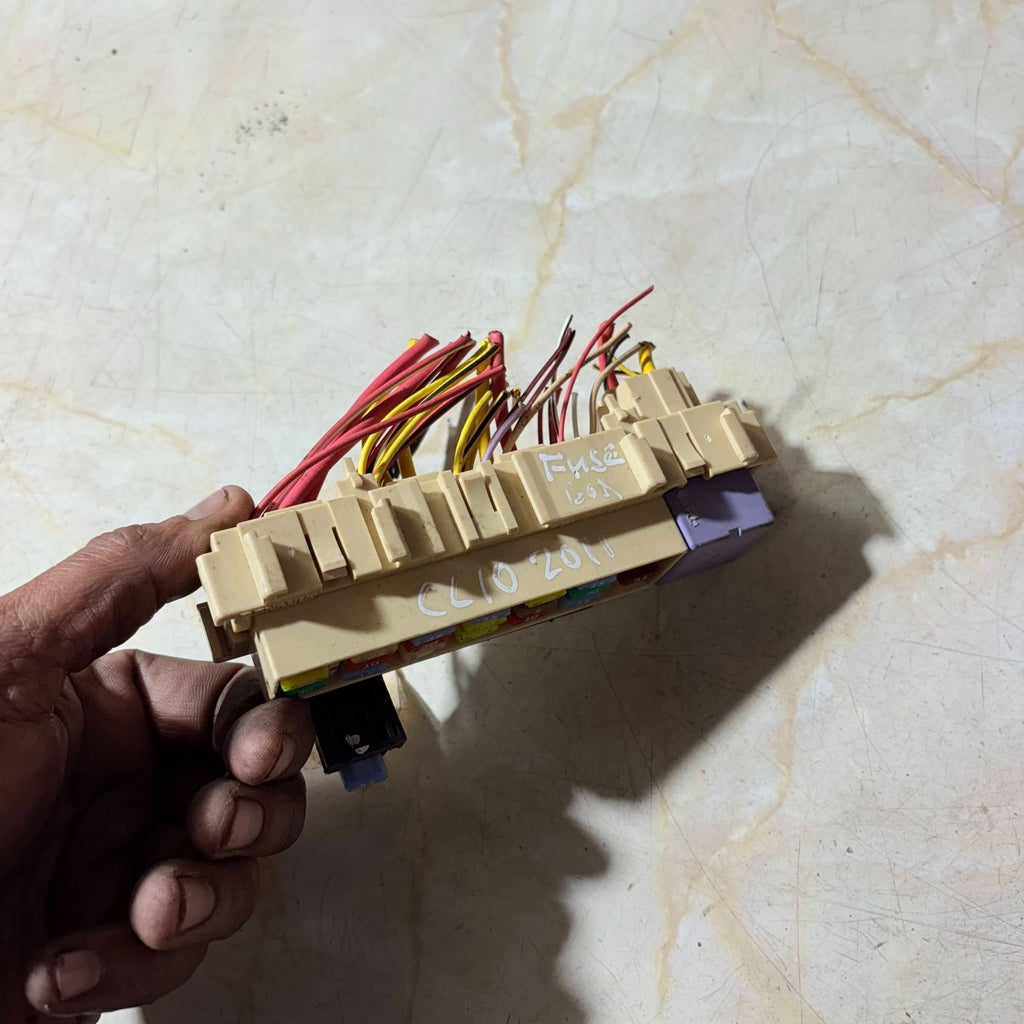 Renault Clio Mk3 2005-2012 Fuse & Relay Box Module