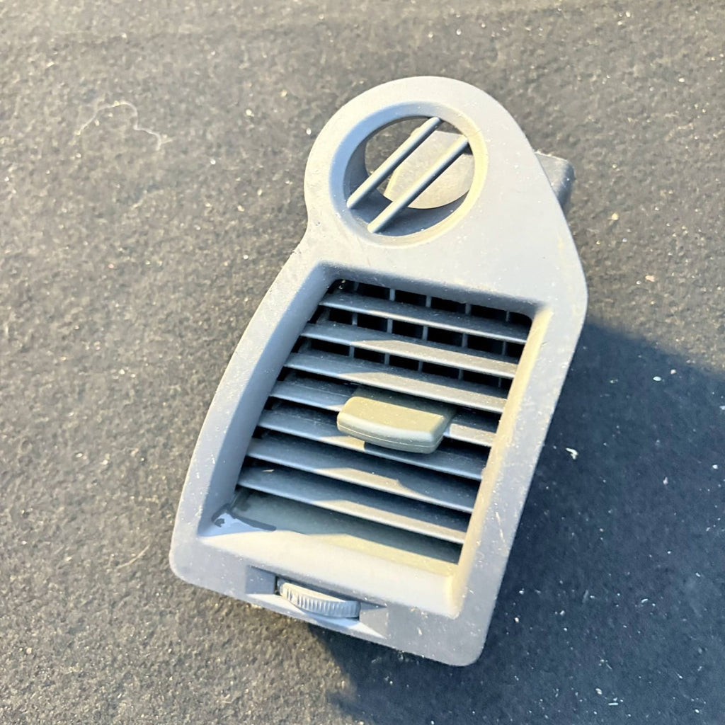Renault Megane Mk2 2002-2008 Driver Side Dash Air Vent A1007010 31959X 300920
