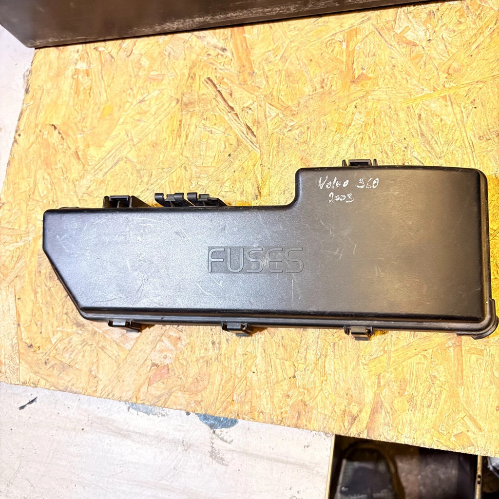Volvo S60 01-09 V70 00-08 XC70 01-07 S80 99-06 Fuse Box Cover 8645259 html Copy