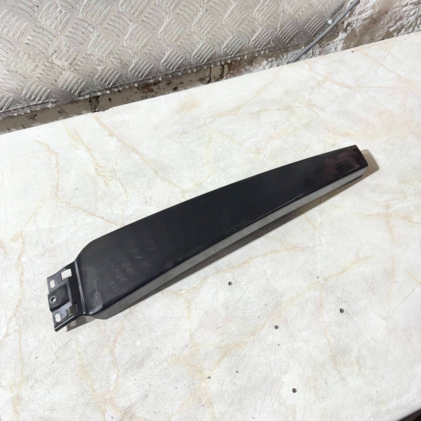 2012 SEAT EXEO DRIVERS SIDE FRONT EXTERIOR DOOR PILLAR TRIM 8E0853290D