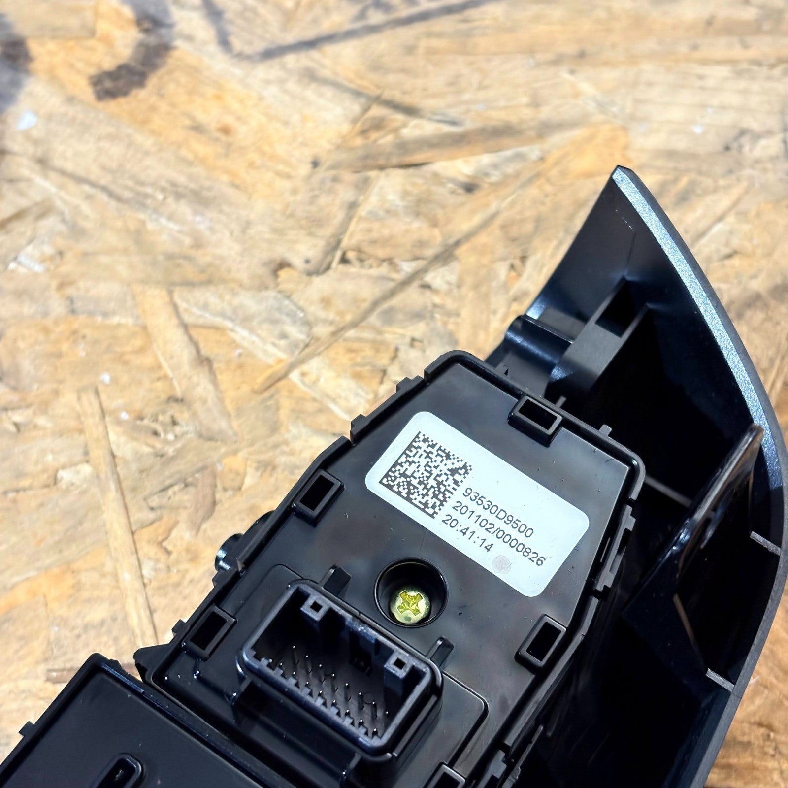 Kia Sportage QL 5dr 2015-2022 RHD Driver Door Window Switch FR 82741-F1000