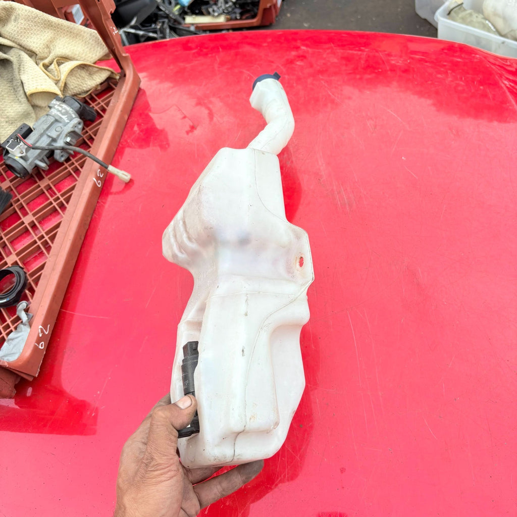 Fiat 500 (312) 2007-2015 Windscreen Washer Bottle Reservoir + Pump 71740942