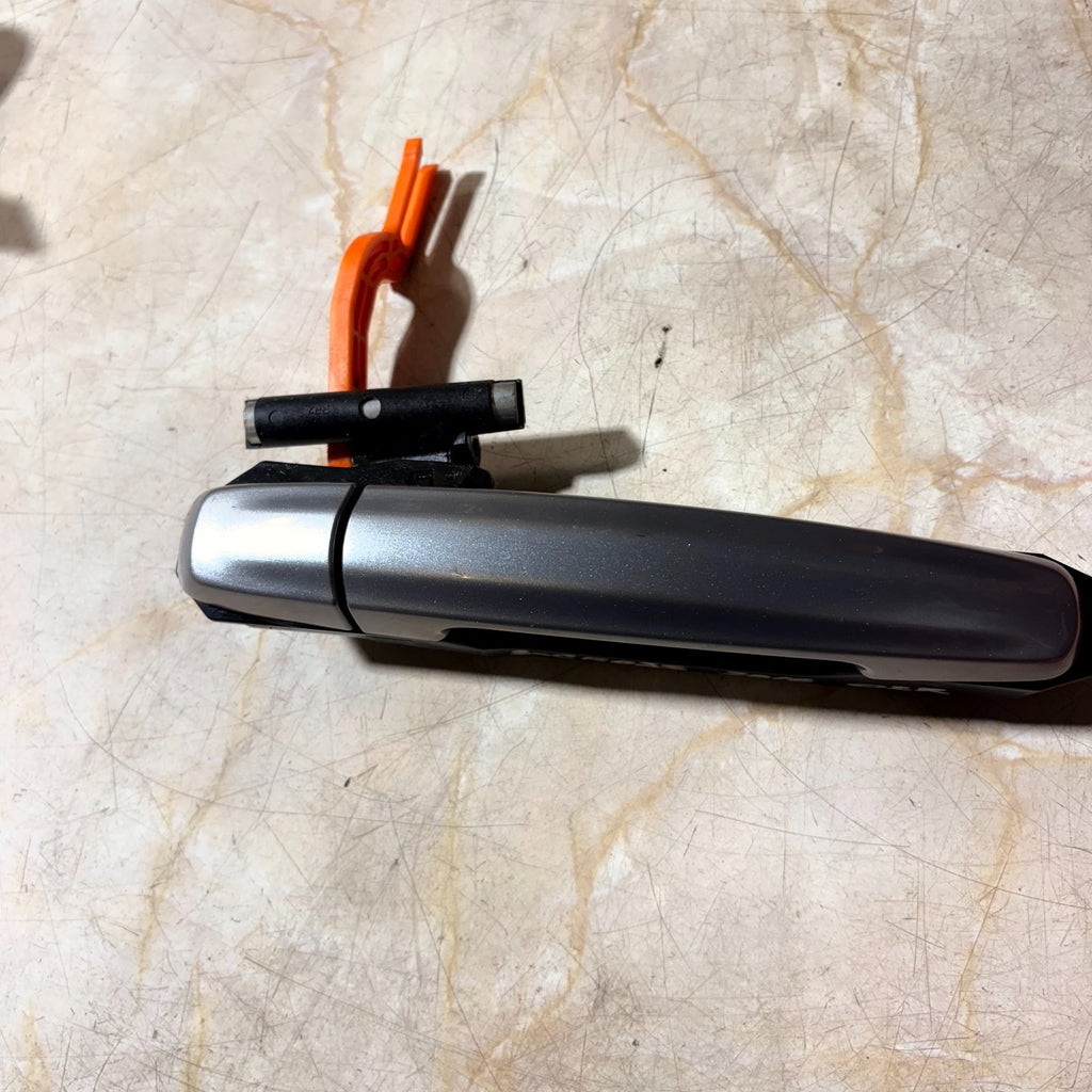SUZUKI S-CROSS MK2 2016 EXTERIOR DOOR HANDLE REAR RIGHT DRIVER SIDE SILVER