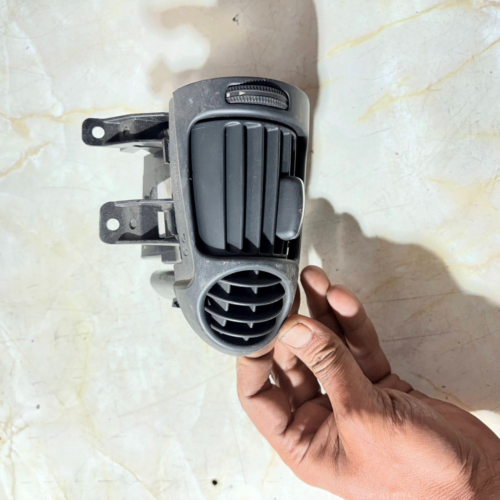 Mercedes C-Class drivers side dash air vent assembly (2000-2006)