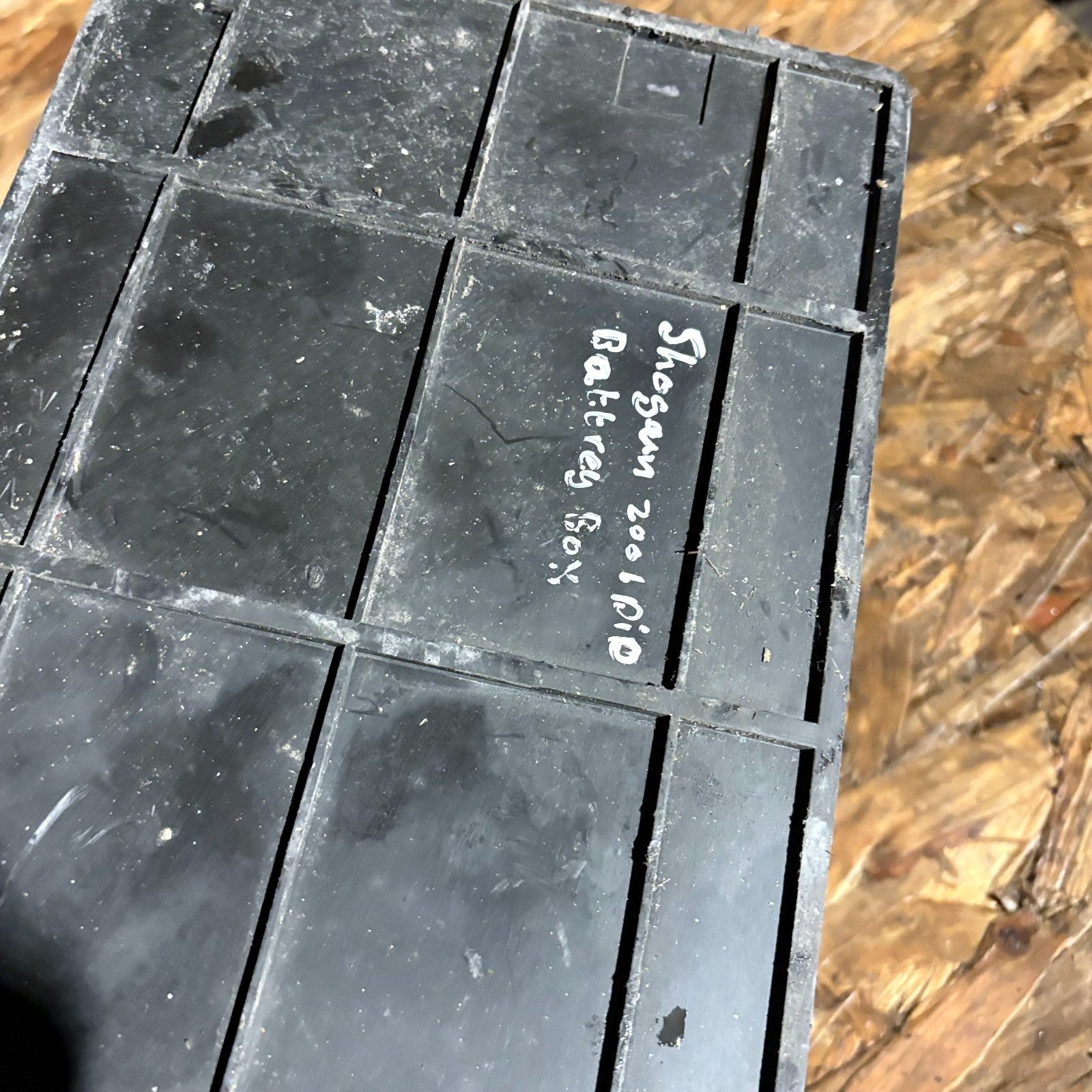 Mitsubishi Shogun/Pajero Mk3 2001-2006 Battery Tray Holder Box Base