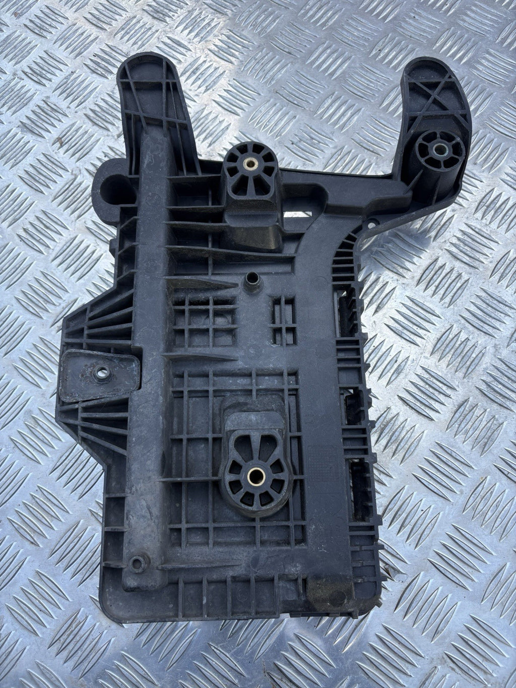 VW Battery Tray Base Mount 1K0915333C | Golf Mk5 2003-2009/Golf Mk6 2010-2014