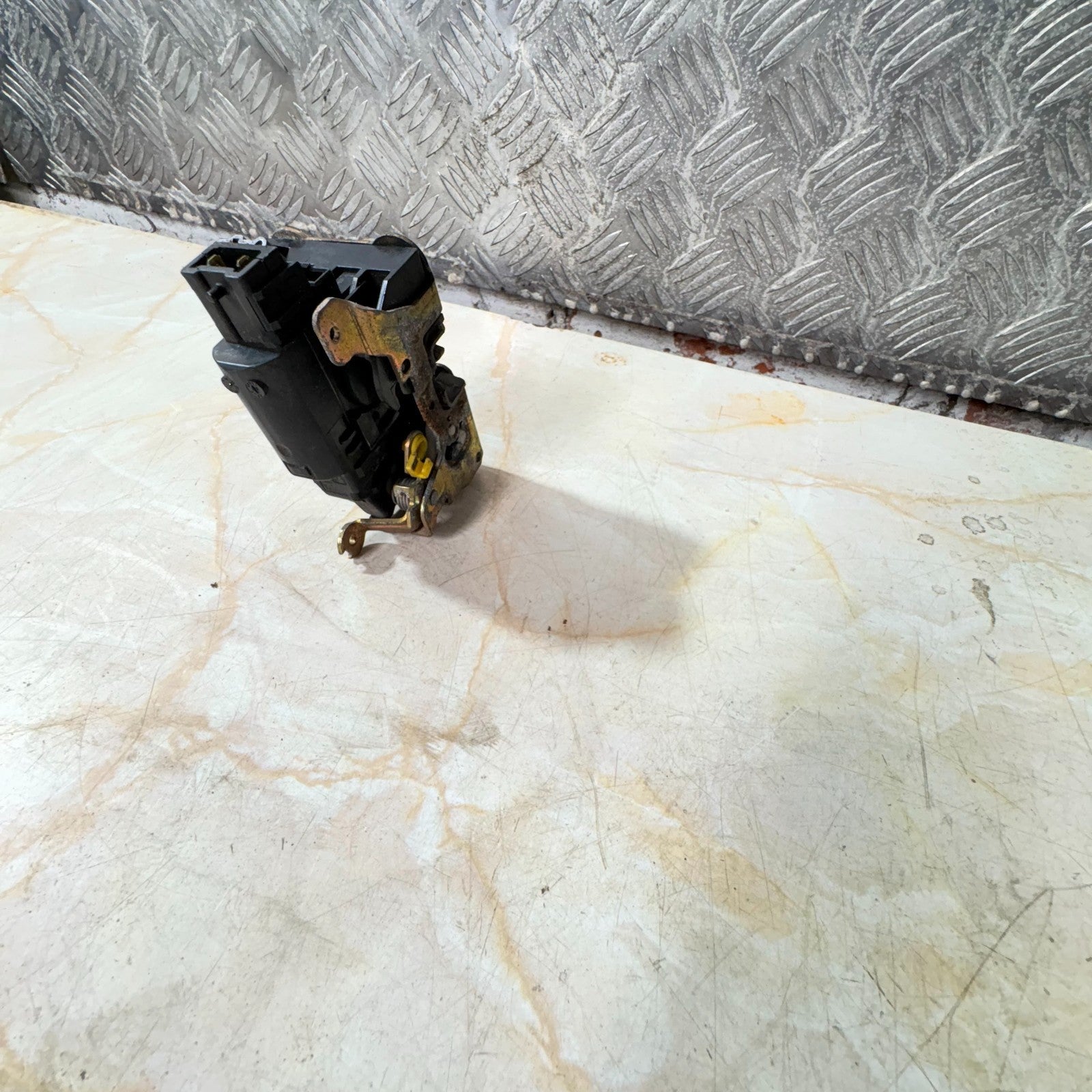 Renault Kangoo 1997-2003 Front Left Door Lock Latch 7701046799 2-Pin