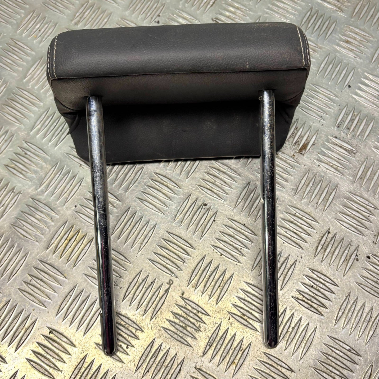 JAGUAR XE Mk1 OFFSIDE REAR RIGHT SIDE HEADREST 2017