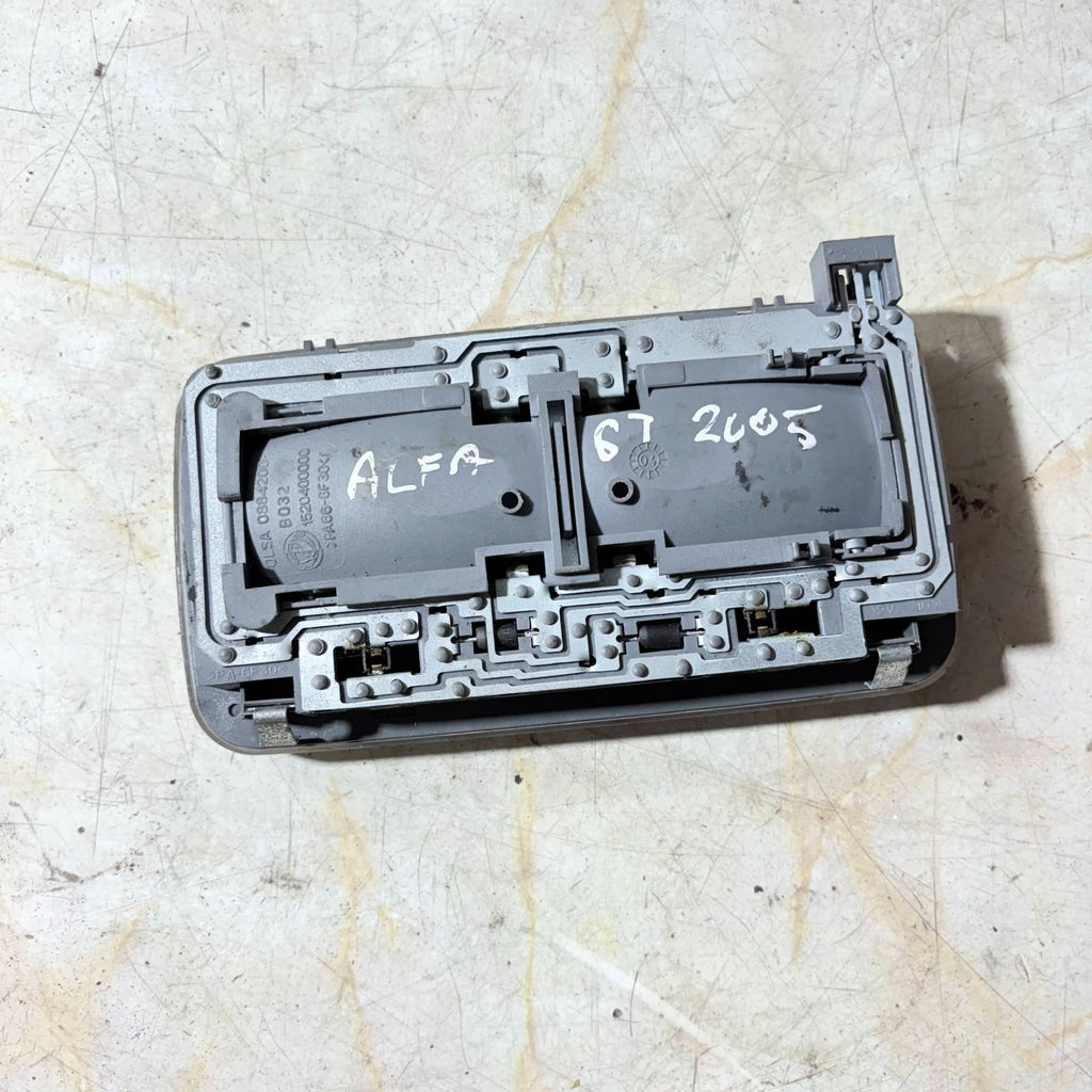 Alfa Romeo GT 2003-2010 Front Interior Light 1520400000