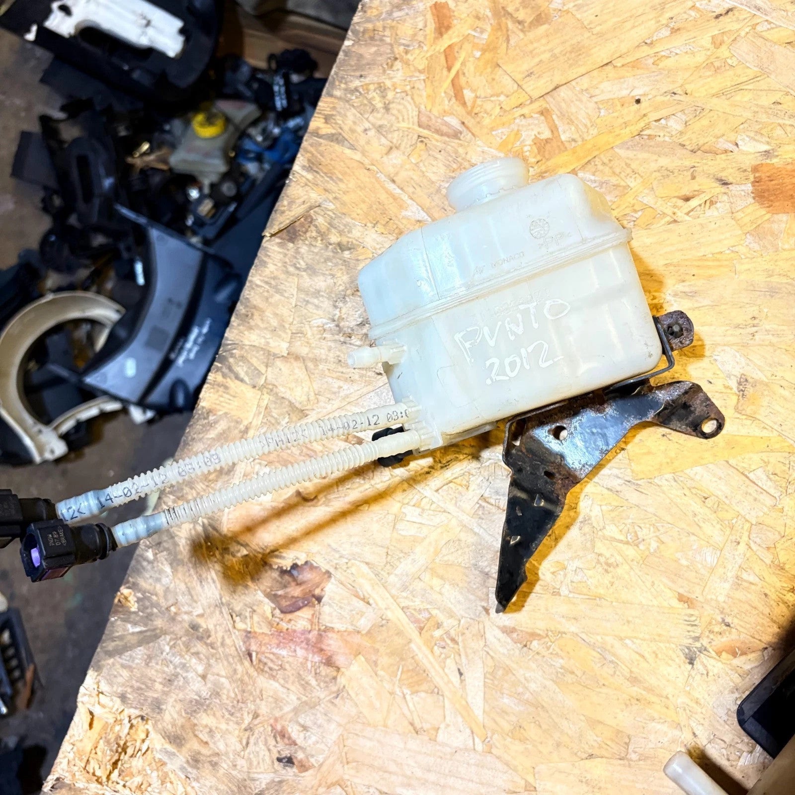 FIAT PUNTO 2012 POWER STEERING FLUID TANK RESERVOIR