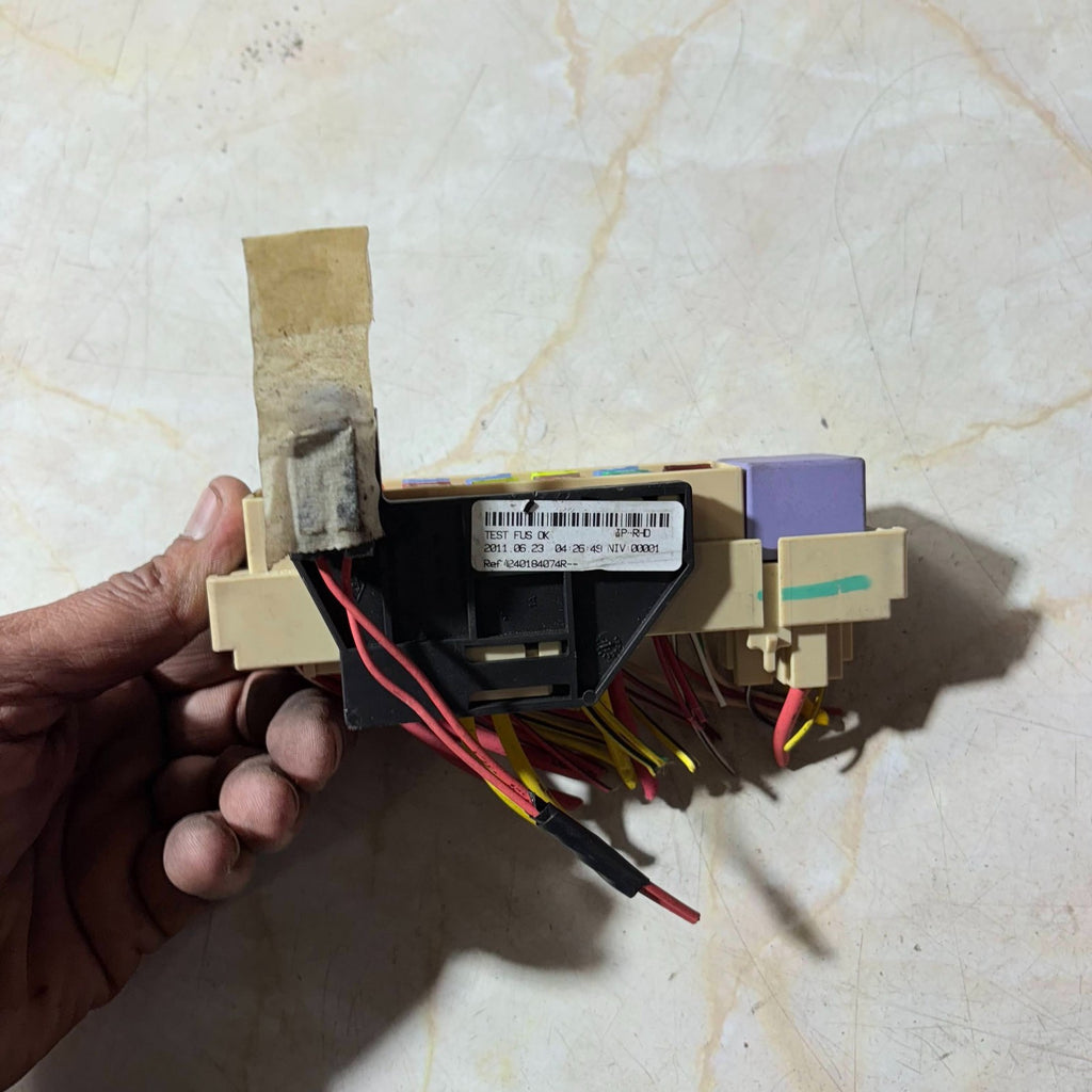 Renault Clio Mk3 2005-2012 Fuse & Relay Box Module
