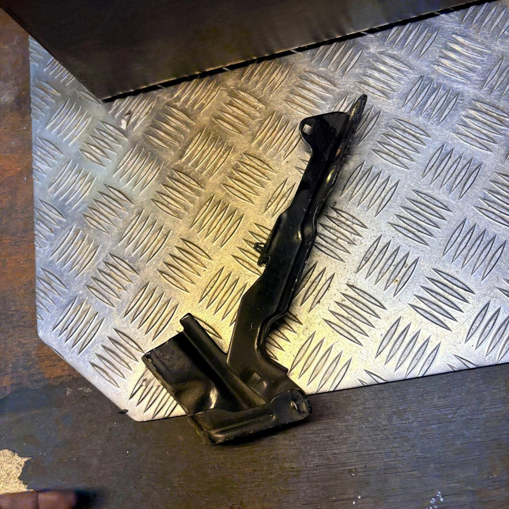 KIA SORENTO 2002-2009 Front Right Bonnet Hinge