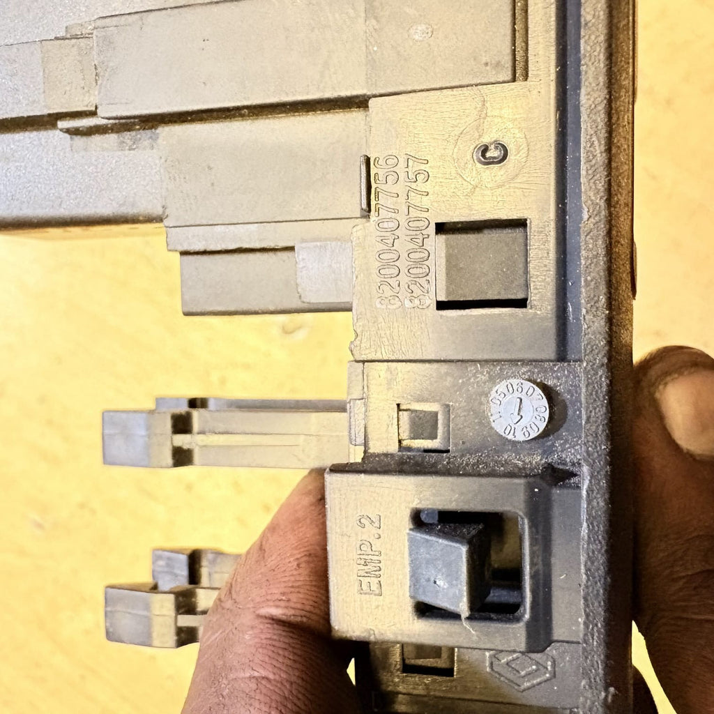 Renault Clio Mk3 2005-12 Headlight Level Dimmer Switch 8200407756 8200407757