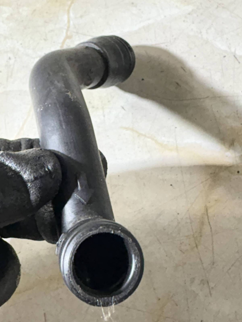 VOLKSWAGEN BREATHER HOSE PIPE 20012637B