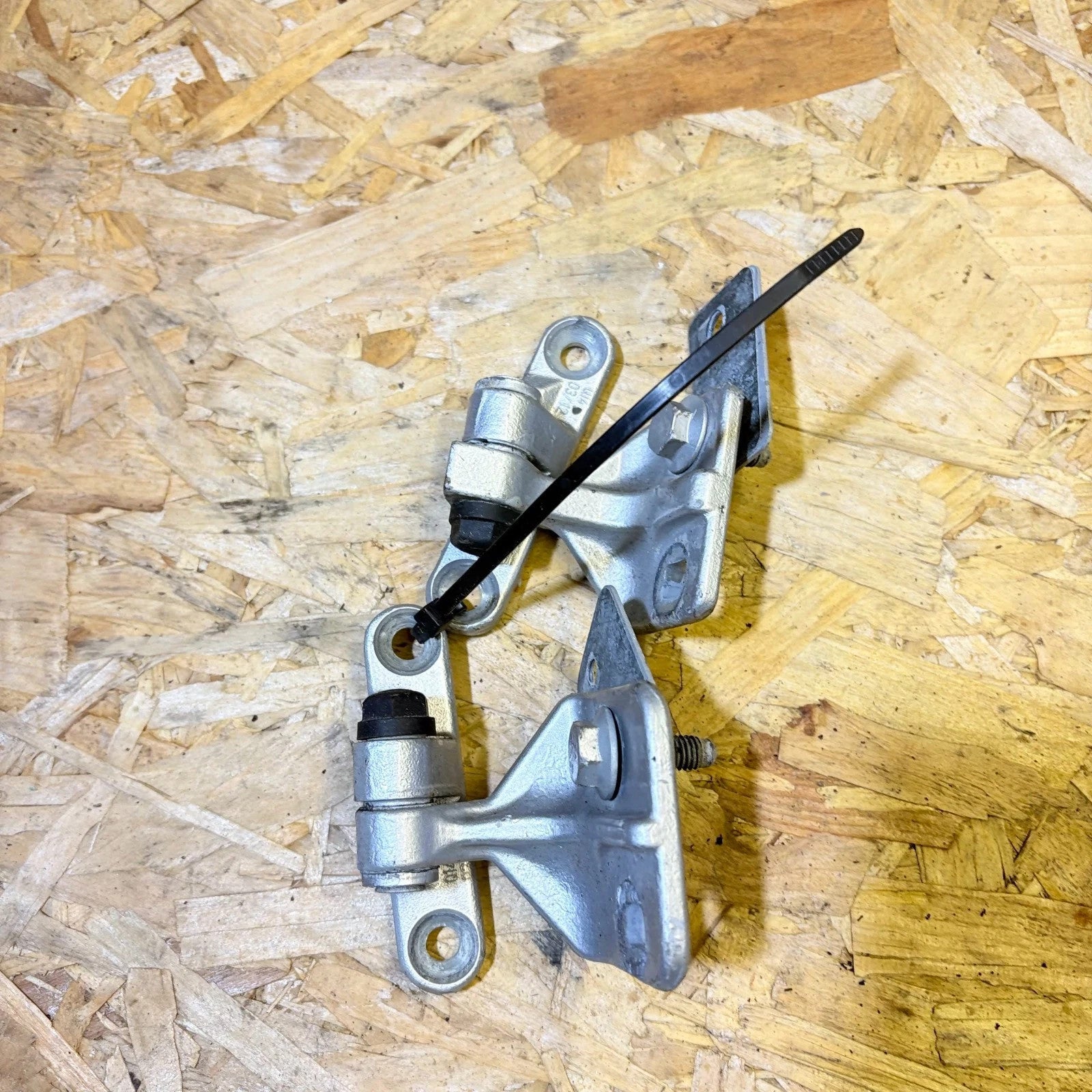 Mercedes C Class W203 S203 Rear Right Upper Door Hinge A2037300637 2000-2007