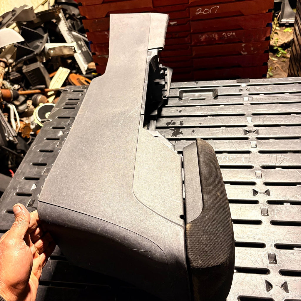 Mitsubishi Lancer Sportback CX Centre Console Armrest Black 8011A219ZZ 07-15