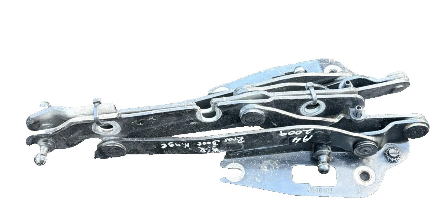 Audi A4 B6/B7 2002-08 Seat Exeo 2009-14 Rear Boot Lid Hinge Pair 8E5827301G/302G