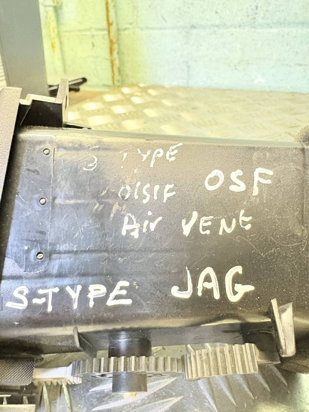 JAGUAR S TYPE DRIVERS SIDE FRONT AIR VENT 2R8319C696BF