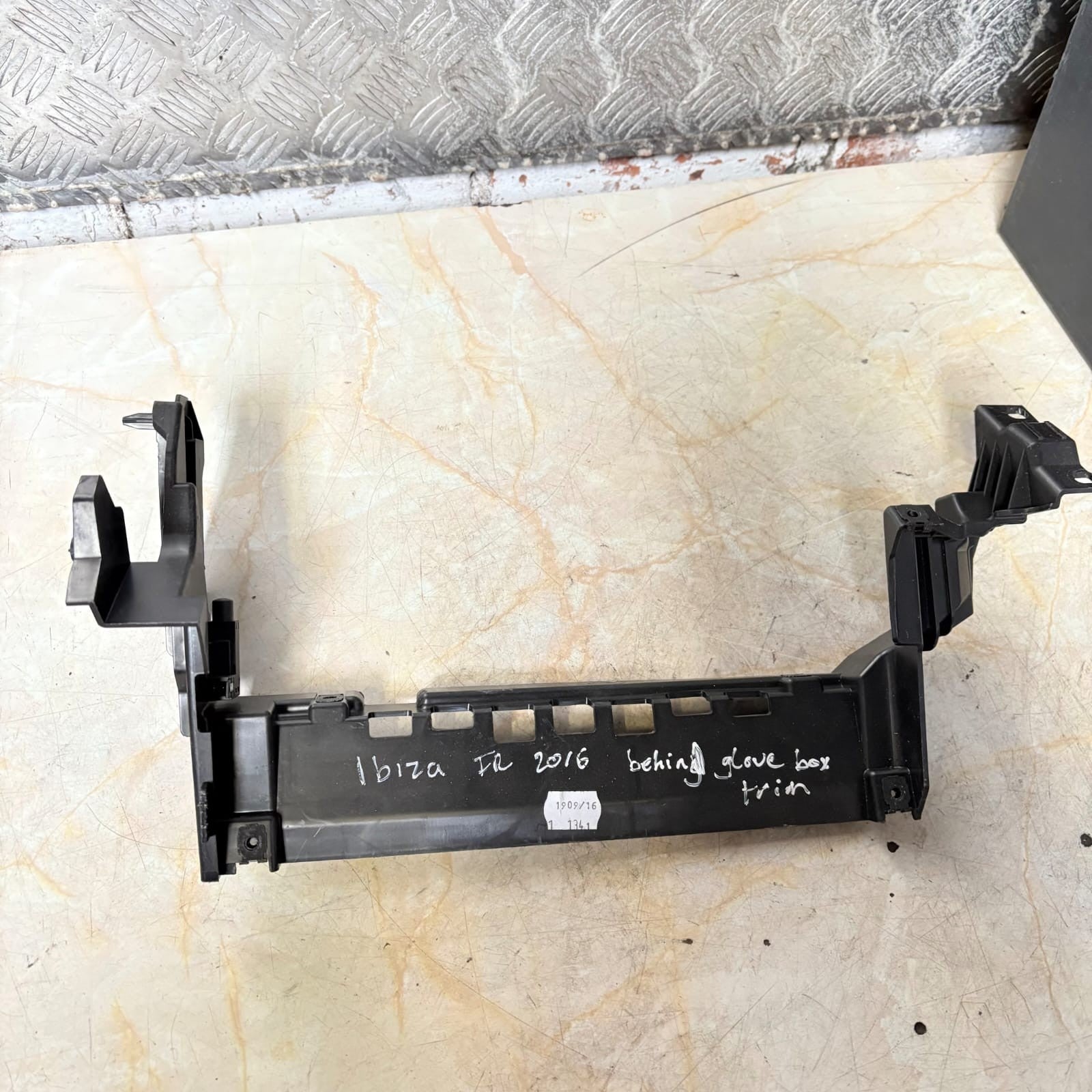 6p1857022 Interior 09685-000 Seat Ibiza DE2254727-21-2016