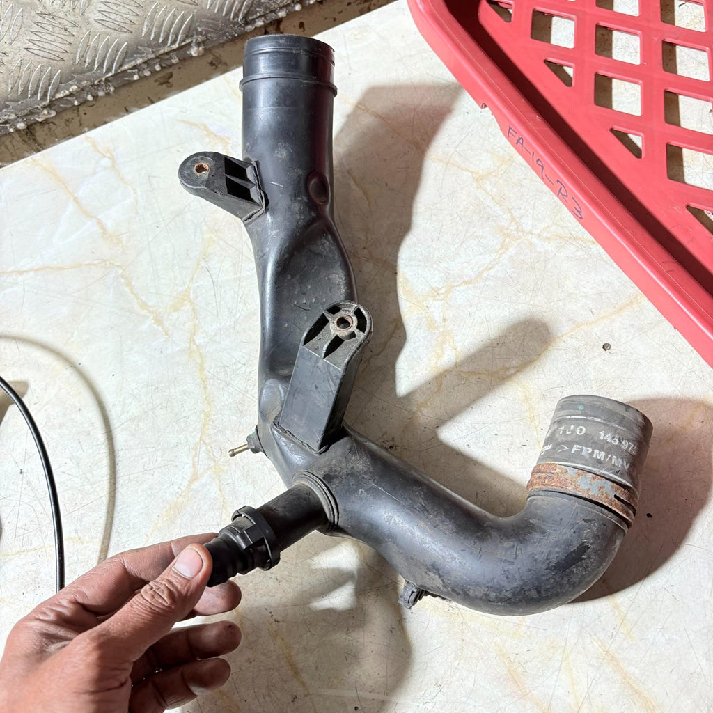 VW Polo 9N TDI AMF Turbo Intake Pipe 6Q0129654BD