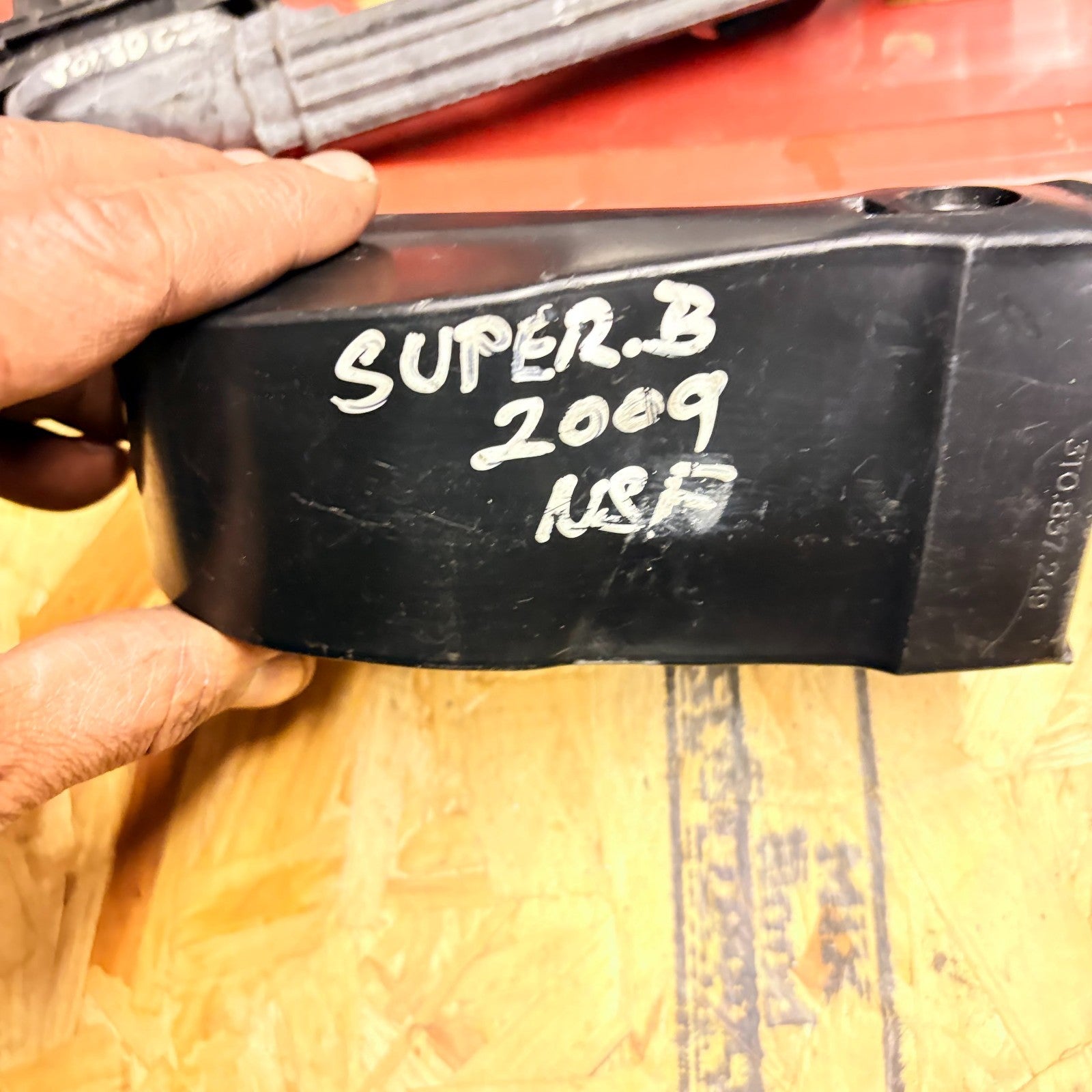 2009 SKODA SUPERB N/S/F PASSDENGER SIDE LEFT FRONT DOOR CATCH STRAP