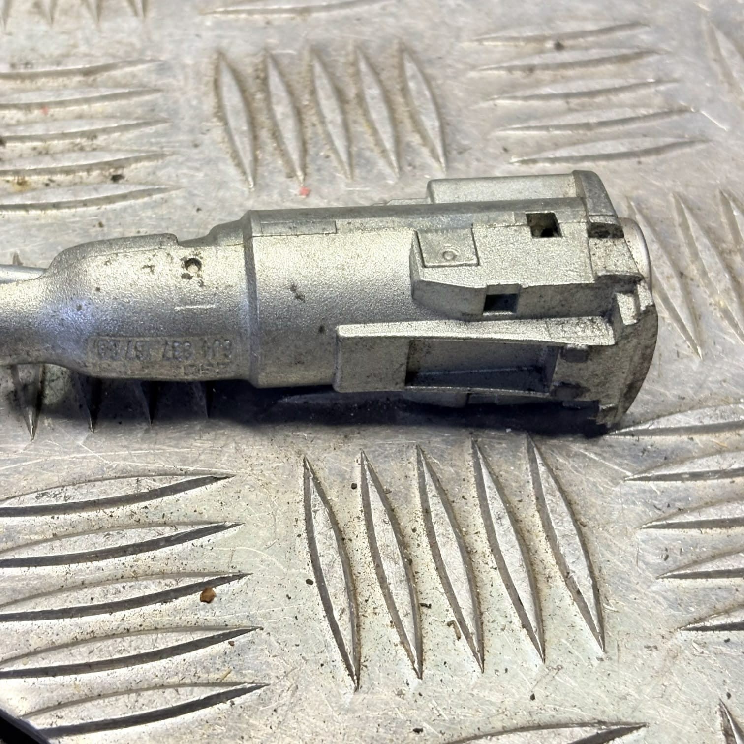 VW Touran 1T 2003-2015 Front Left Door Lock Cylinder Housing 5N0837167 107837167