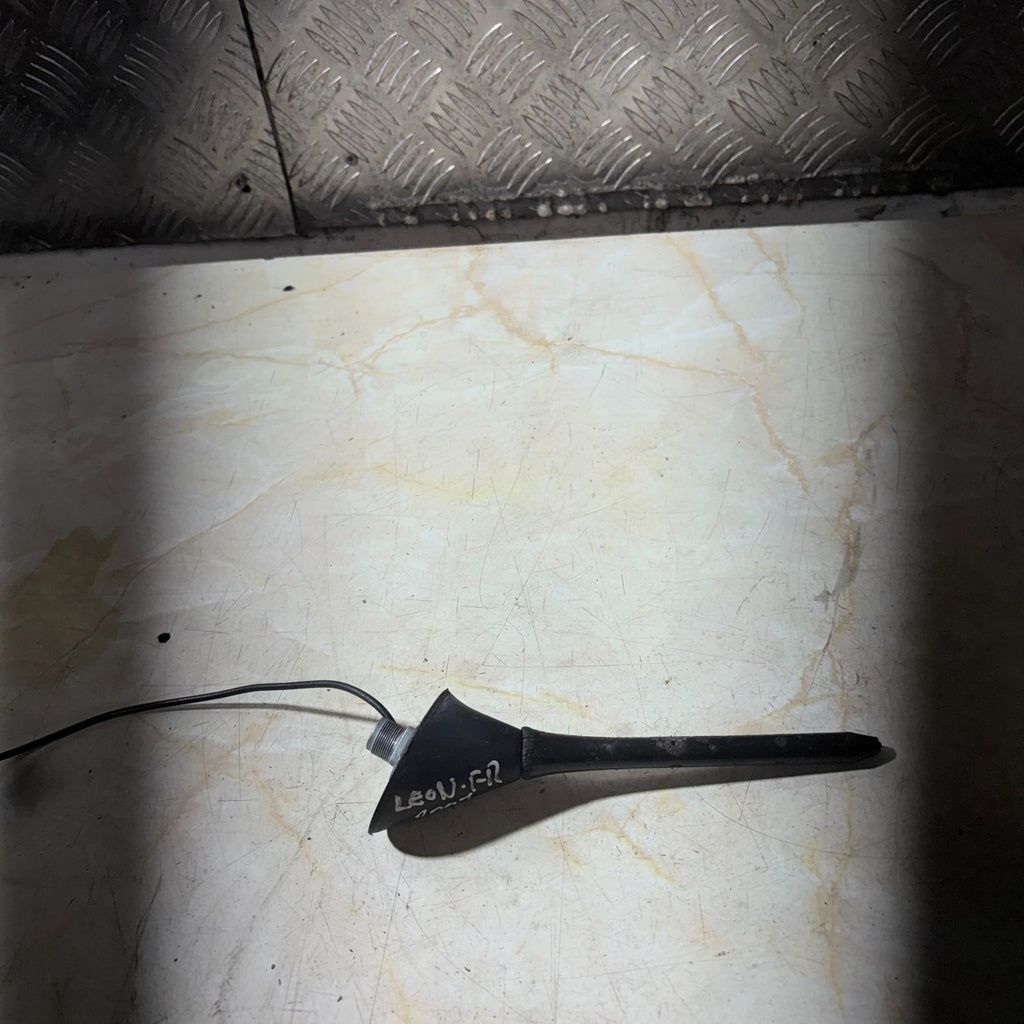 Leon Fr 2007 Roof Aerial Bee Sting Mini Mast Antenna
